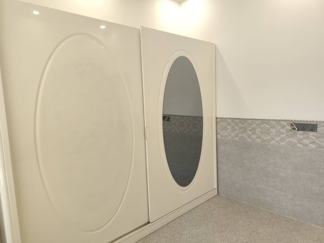 غرفه نوم ساج اصلي كلش نضيف 
مراسله على واساب أو خاص رقم موبايل *********** هردي عادل
