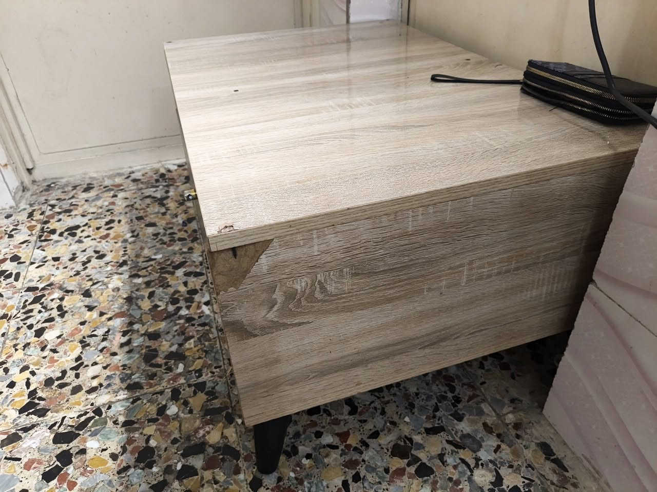 كورنر عدد ثنين مع ميز تلفزيون مع طبله وسطيه المكان بغداد الدوره شارع ٦٠ السعر ٦٠٠ الف وبيه مجال *********** وات ساب
