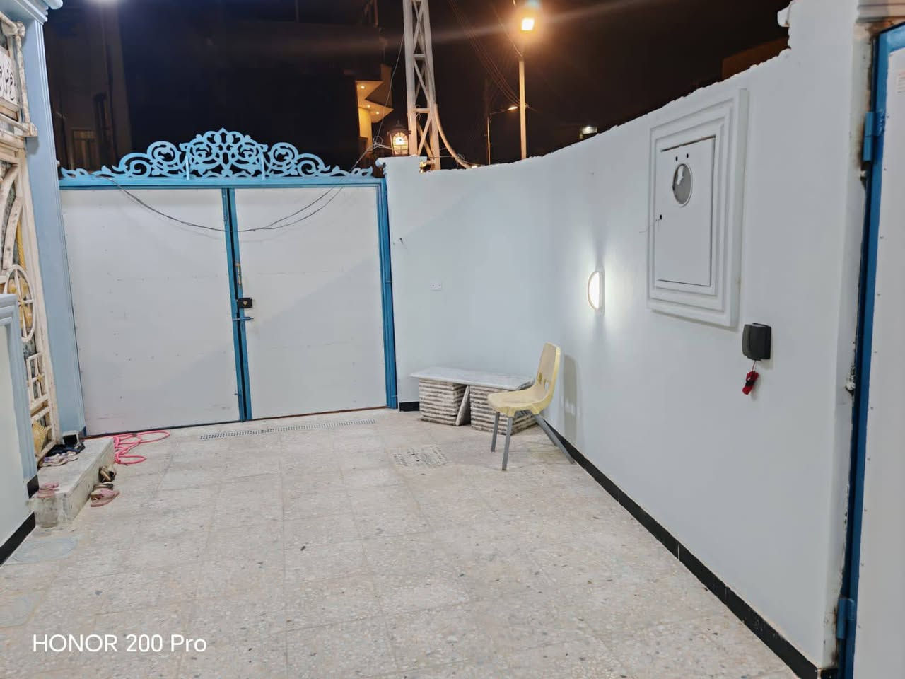 سلام عليكم يوجد بيت ياسين خريبط زون الثالث 
مساحه 100ركن مربع ع3شوارع 
1طابق الاول طابوك 🏦🏦
2غرفه عدد4×4
3استقبال  4×4
4صحيات 2×2
5 صاله5×3
6مطبخ 3×3
طابق الثاني فرمستون  🏦؟؟ 
1درج داري 
2غرف عدد 3  
3صحيات 2×2
4صاله 5×3
5 مغسله خارجيه 

طابق 3🏦🏦
1غرفه 4×4
2بيتونه 
3كراج 3×5
6حديقه 4×1
7صحيات خارجيه
وتساب فقط ***********
خط فقط ***********
ملاحضه السعر خاص
