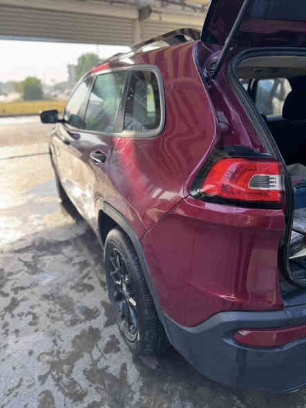 السلام عليكم جيب شيروكي سبورة موديل 2016 اني المستورده السياره بدون ايرباك الضربه مال امريكا بجم وجاملخ اليسار الخلفي فقط  السعر120$ للستفسار المراسله على الواتساب العنوان زيونه خلف العاب بغداد على الرقم ***********
