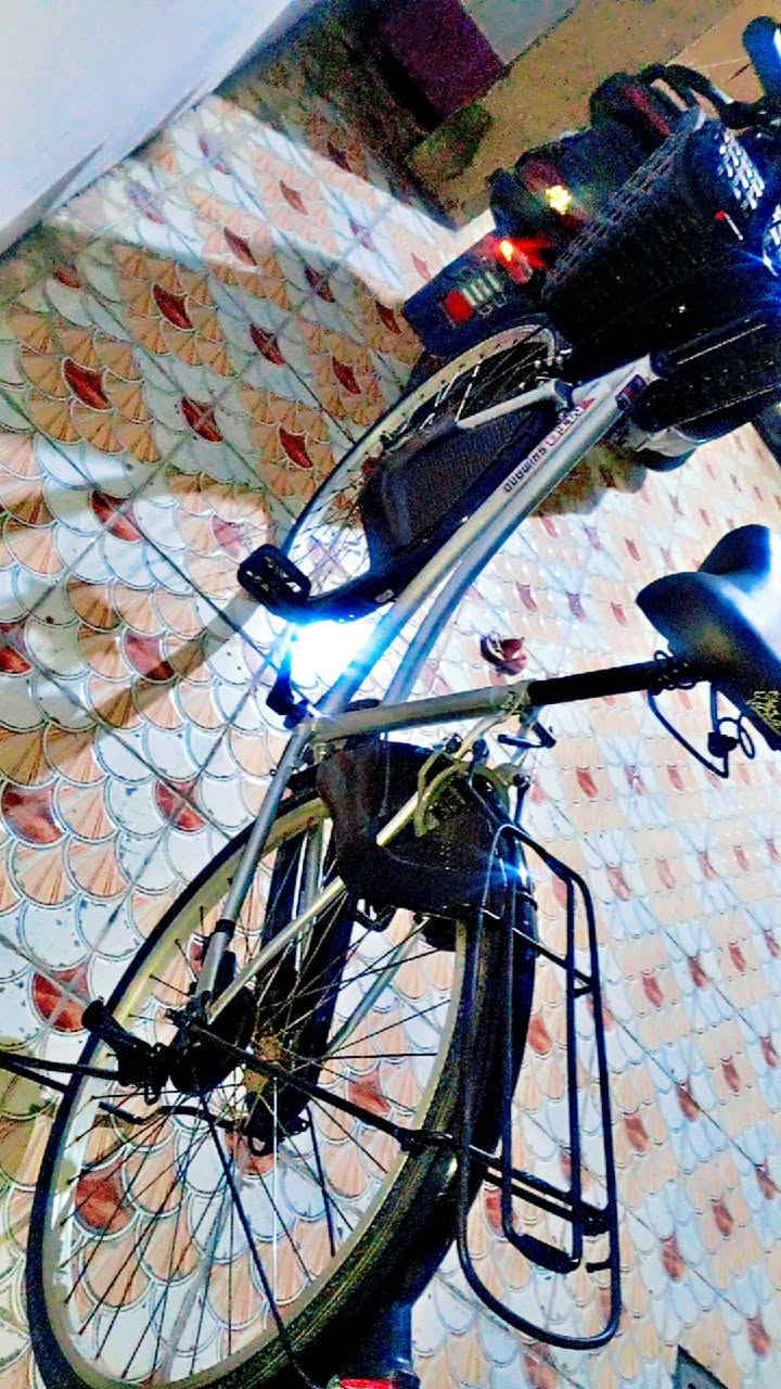 السلام عليكم ورحمة الله وبركاته
بايسكل للبيع الحجم 26 اللون رصاصي فاتح 
البايسكل بيه تكحيل 
كله شد جديد واصلي 
حساس
السعر خاص 
العنوان بعقوبة التحرير 
الشراي يتصل أو خاص 
***********
