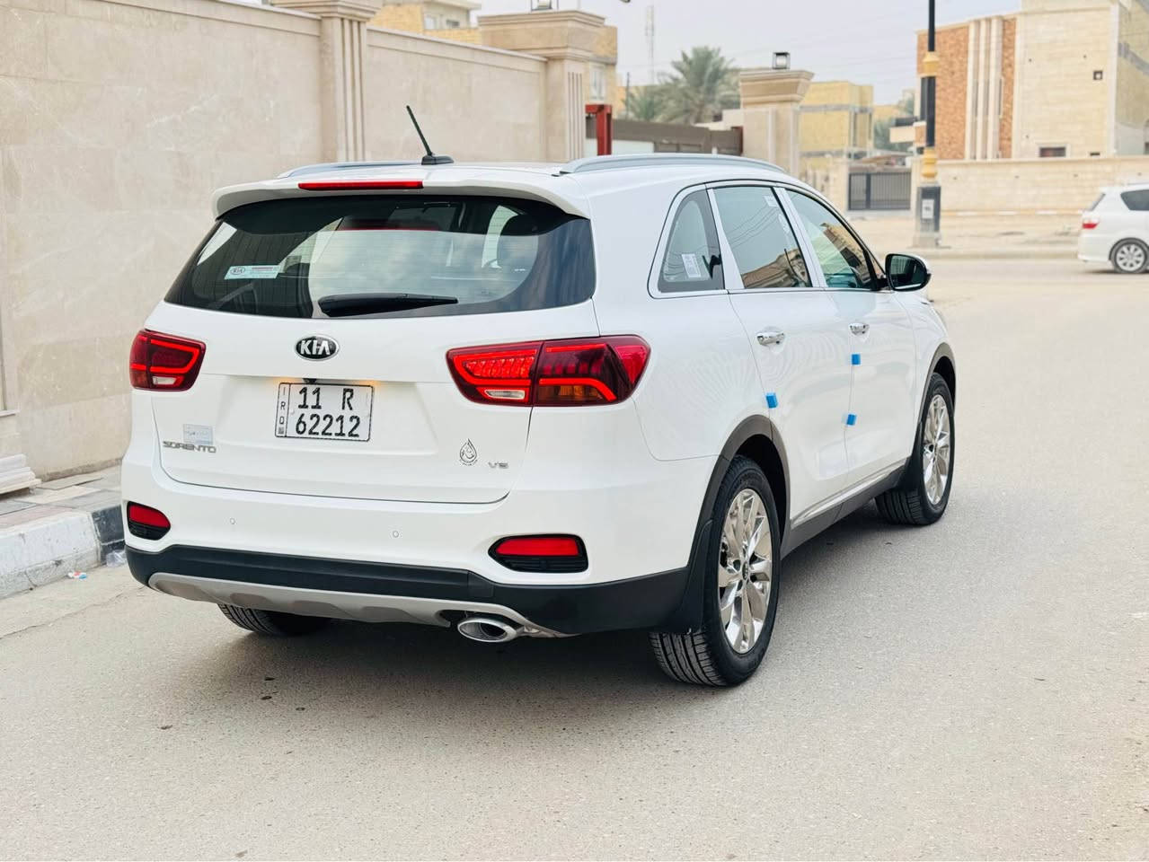 سلام عليكم ورحمة الله وبركاته 
كيا سورنتو 2020 رقم بغداد إنكليزي بسمي فول موصفات بنراما بصمه أبواب بصمه تشغيل جنطه كهربائيه كشنات جلد  شاشه كامره حساسات رادرات توقف ذاتي سياره فول موصفات 6 سلندر 7 راكب 3 قطع تبريد سياره مكفوله من البارد والفتح والضربه والتبديل  حته الدعاميات نفسيتهن ما مفتوحات فقط مقدمه البنيد بارد شبرين وصار بيه صبغ بالمقدمه فقط سياره عل وضع الشركه كله جديد سدر امامي خلفي جديد تبريد كبس شركه سياره جاهزه عل اخير استخدام شخصي سعر 248 مكان سياره مركز الناصريه *********** ناصرية, ذي قار
