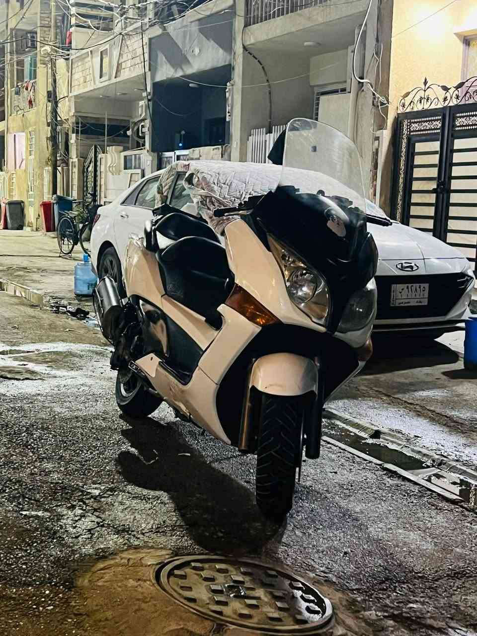 سلام عليكم
سلفر ونج جيتي 400 
ماشيه 56
خير من الله شعله ومعدل
دراجه نضيفه ومكفوله من التبخير والنضوح
مراوس PCXفقط
بيها ملاحظات بل كفر فقط شخوط فقططط
***********
