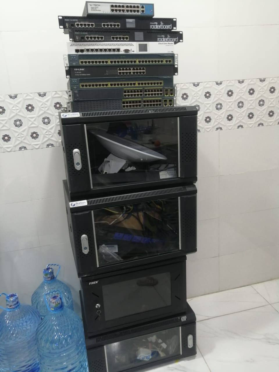 اومني 2.4 حجم كبير يستخدم للبث M2 نانو ستيشن او بور بيم M2
سويج  1009 بلاص

سيار راك جديد بالكارتون

مــــــــــــــــــيموسا 56V مفتوحه كامله مصفره بدون ايميل
 

روكت XW قطعه جدا نضيفه

                                                    قطعه M2 ستيشن 

عاكس فاربر

عاكس مكزما 900

عاكس 900 البنفسجي

عاكس 901 الاسود

912 6g قطع جدا جديده
زوجين 

بور بيم  عدد قطع نضيفه جدا

لايت بيم زوج جدا نضيف

 

سويج 1036 بلاص جديد بالكارتون

2011 شاشه

سويج سسكو 29650

سسكو 24 بورت كيكا 2960

هب تيبلنك 16 بورت

سكتر  زاويه 120  عدد  قطعه مع اسميات 

سكتر مع 912 عدد  

5g 912

دش 30 زوج

دشات ميموسا زوج

انتي نويز 26

انتي نويز 23

 راك   6 مع  ڤان سيار مع باج بنل

رااك 4u مع فان سيار مع باج بنل

متوفر توصيل لكل محافظات العراق
***********

ضمان فحص وتشغيل

متوفر اتصال او وتساب فقط فقط
