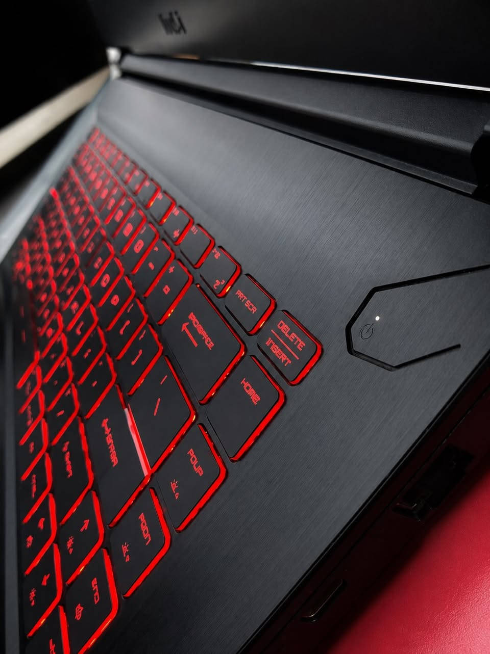 السلام عليكم شباب

عملاق الكيمنك من msi اللون الاسود والاحمر

الجهاز نضافه جدا عاليه بدون اي خلل او اي ملاحضه 

ياتي بالعتاد الاتي

شاشه 15 انش بمعدل تحديث 144فريم حواف نحيف بخواص low blue 

معالج خارق من اننتل

core i7-12650h - 5.1GHZ BOOSTED 

الجيل الاثنا عشر فئه H الاداء الثقيل

كرت الشاشه المنفصل احترافي من 

RTX 4060 - 8GB \ FRAME GEN + DLSS 4.5 

طبعا كروت ال4000 لا تحتاج واطيه عاليه للعمل نضرا للهندسه التكنولوجيه والذكاء الاسطناعي لتوليد الفريمات باحترافيه 

رامات سعه 16 كيكا قابل التطور 

هارد 512ام.2 قابل الاضافه

بطاريه ساعتان وكيبورد احمر ضوئي وصوت ستيريو محيطي 

اكيد الجهاز احترافي بكافه الاستخدامات 

السعر مليون و 175 الف فقط

للتواصل***********
