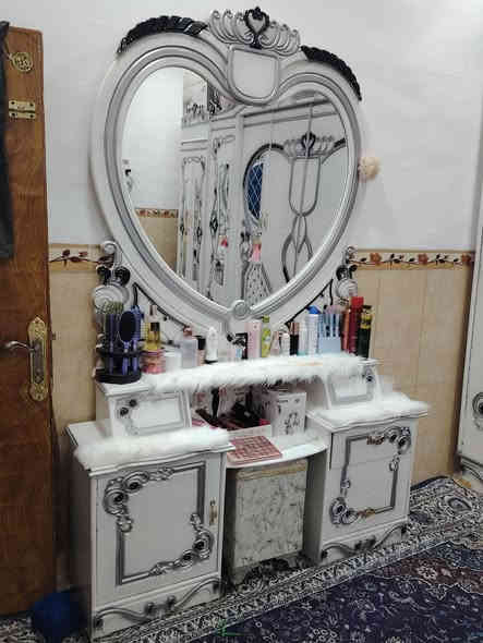 غرفت خشاب عراقي مستعمل شهر واحد جديده ونضيفه كلش اخو جديد سعر  مليون ونص وبيه مجال قليل ***********
