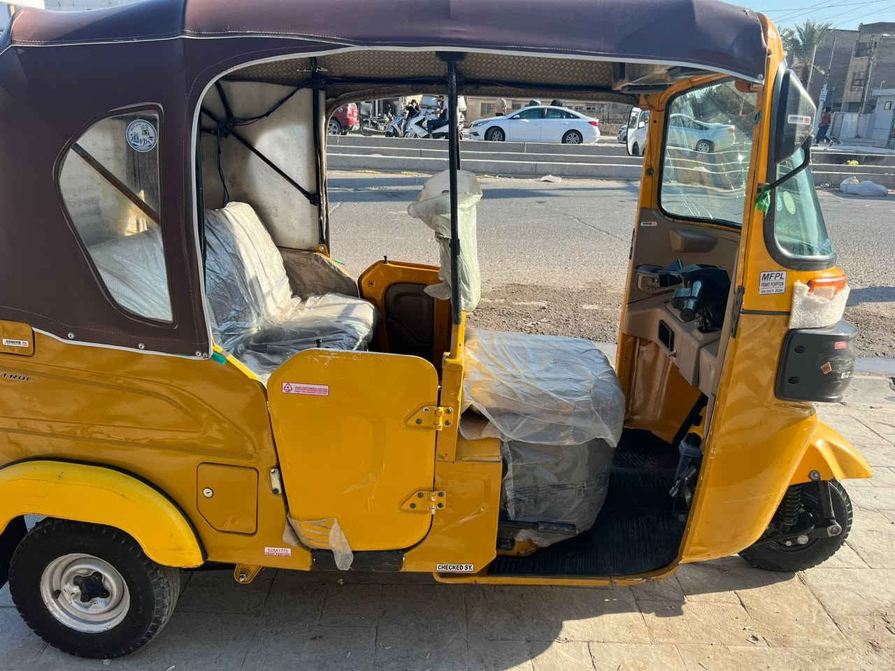 السلام عليكم
تكتك للبيع موديل ٢٠٢١  شهر السادس  رقم بغداد باسمي
التكتك بيها بارد بصفحه قبق البانزين  شويه 
معروضه ب  7 ونص وبيها مجال  
***********
مكاني بغداد الشعب
