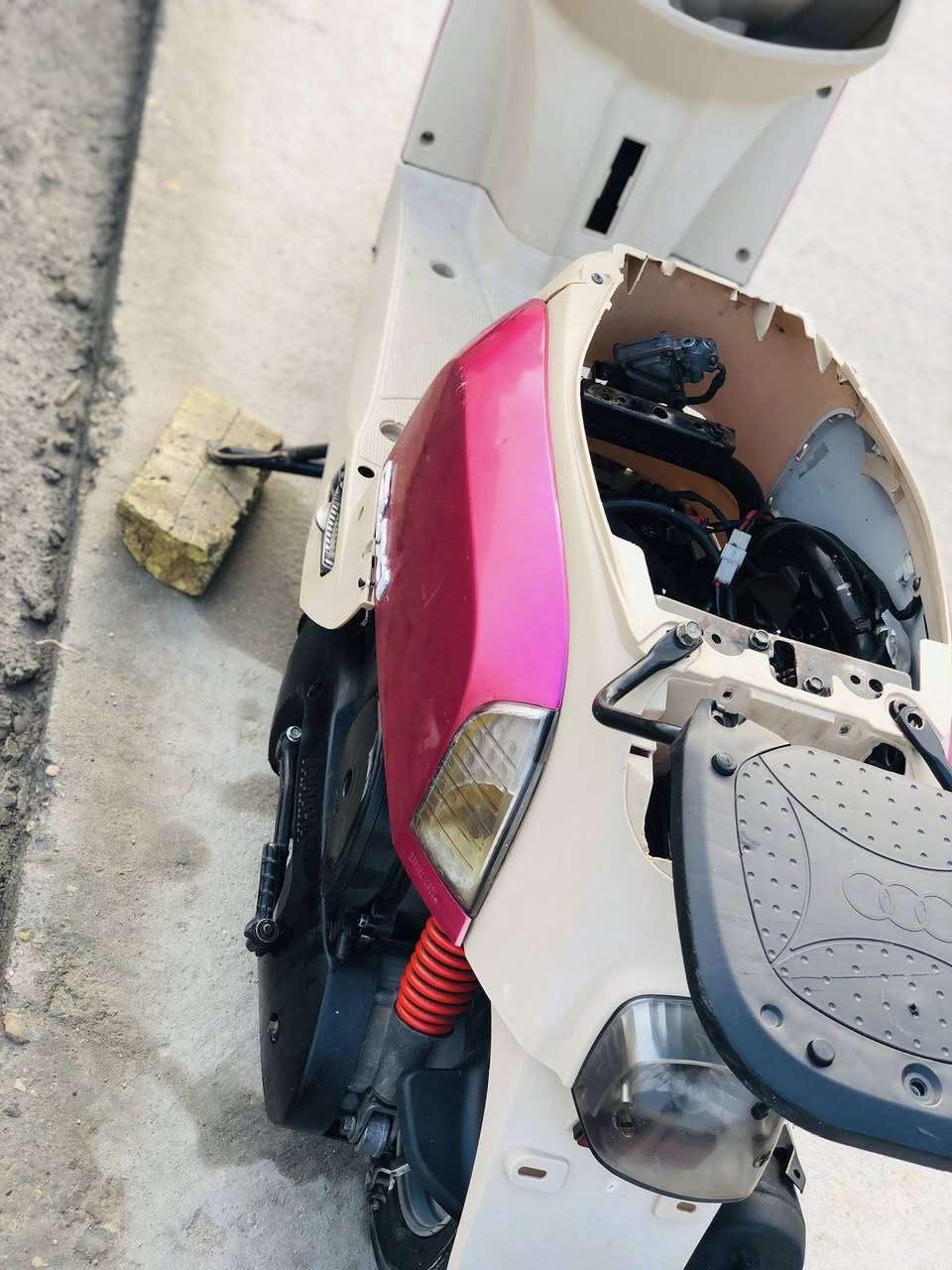 سلام عليكم بوليسي للبيع مامتواجد بلخاص بوشه 55دراجه شغاله منطول لطول سعر 550وبيه مجال رقمي *********** لاتراسل ماجاوب
