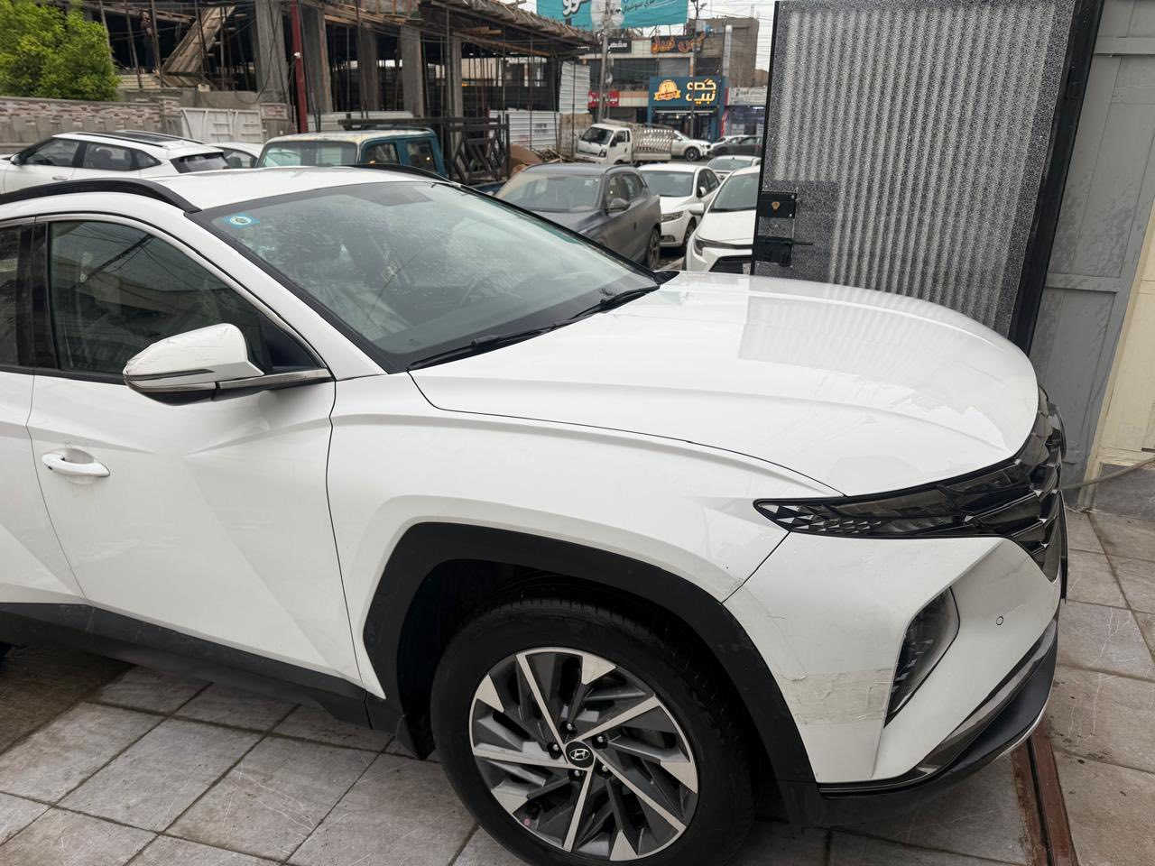 توسان ٢٢ خليجي بغداد المشروع الوطني
ماشيه ٤٠ الف حقيقي مكفولة فقط رصعة بكد الاضفر  صغيرة جدا ومسحوبة باجهازوالباقي كلة مكفول فوول موصفات ما عدا البنوراما بصمة تشغيل عن بعد دبل كرسي كهربائي شاشة ابل كاربلي اصلي هاندبريك بصمة اوتو هولد نظام تزحلق مود درايف فول تحكم استرين بردات خلفية لايت وبك لايت خلفي امامي اريل نفيگتر قطعتين تبريد شحن وايريلس وباقي الوصفات معروفه سيارة جديده السعر ٢١٠ وبيها مجال بسيط للاستفسار ***********
