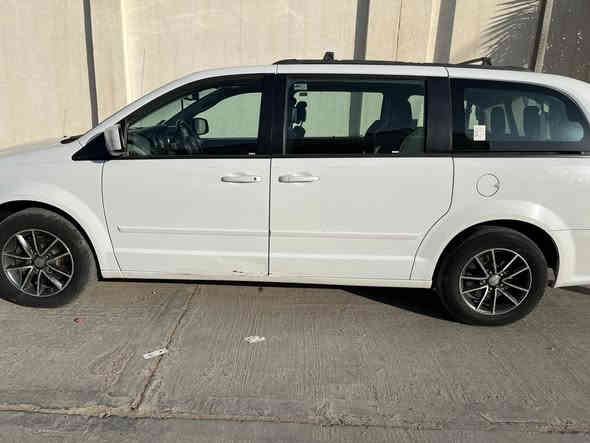 كرفان 2016 ضعف بالمحرك والسونار موجود *********** السعر 135
