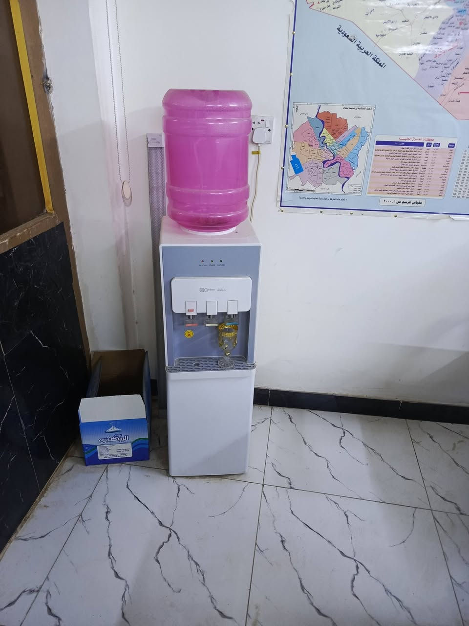 غراض مكتب للبيع كراسي ثنين ومكتب وكرسي مكتب ورفوف كزاز وبراد وبي ثلاجة السعر ٤٥٠بيهن مجال المكان بغداد المشتل الشراي يتصل عل رقم /***********
