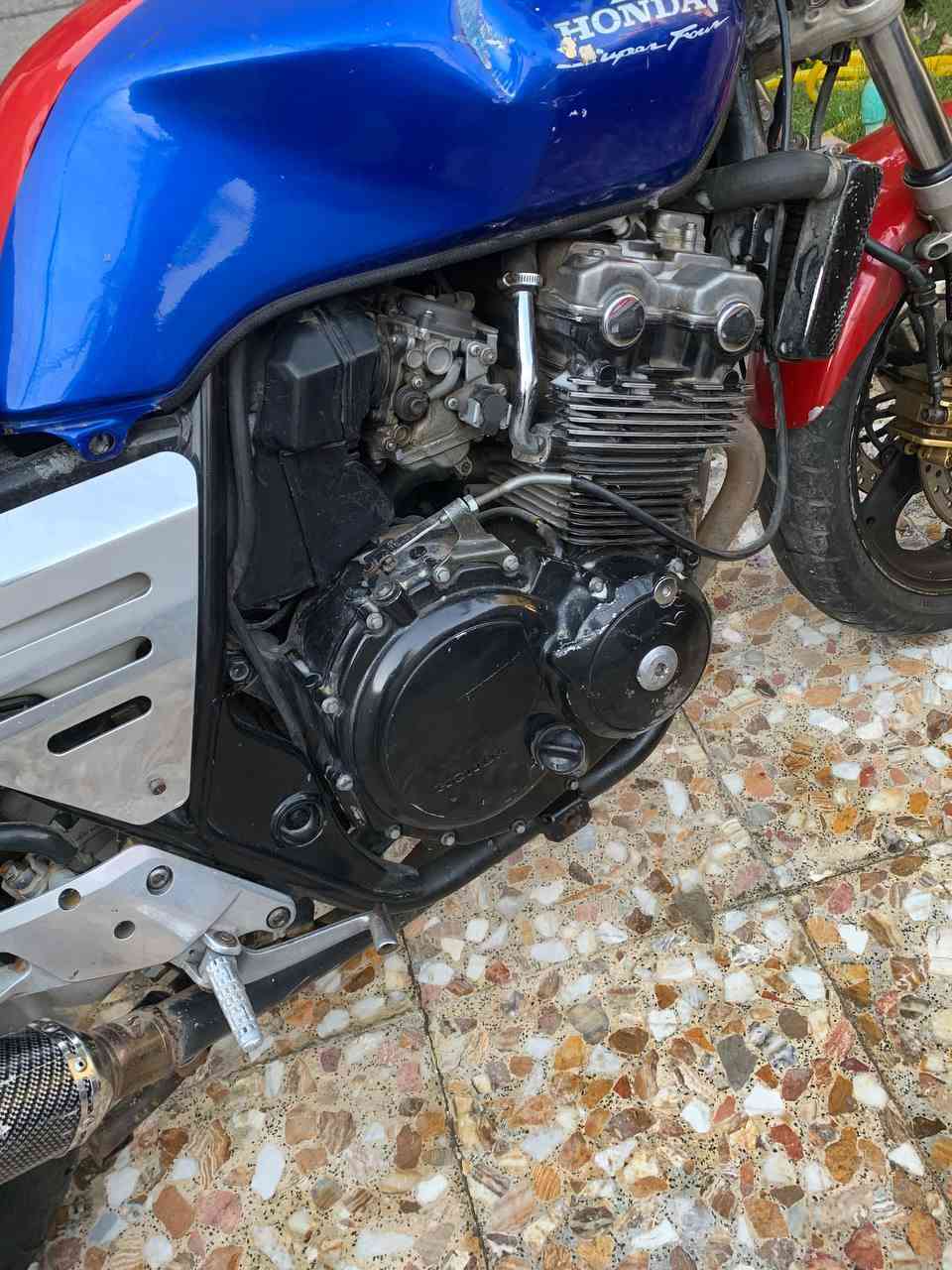 سلام عليكم سيبي فور جيل اول 16ولف دراجه مكينه كير مكفولات تخم تاير بل جيس مال جناي كابريتر جديد رون واحد ونص ثابت اورق كمله اي نقص ما بيه تريك وين ما تريد كله بلاديه كهربيات مكفوله مكينه شرط نعومه فول او لا بيه نضوح ولا ابد كفاله  مراوس تي ماكس او بيع سعر 1700 مكاني بغداد الشعب ***********
