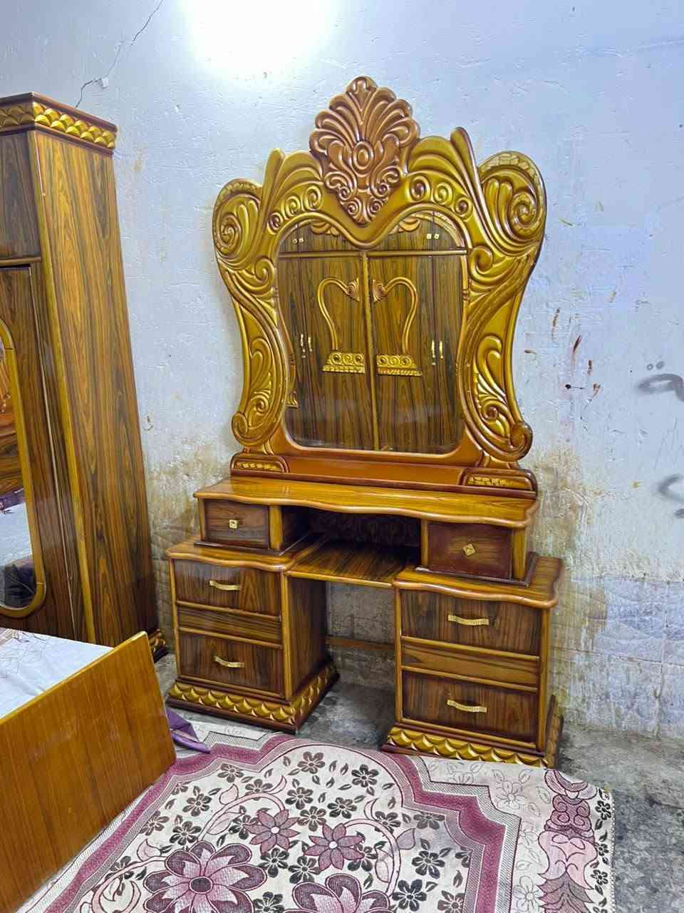 غرفه اخشاب للبيع نضيفه 6ابواب ملحق موديل حديث الزاويه كنتوريه ملحق  السعر 600بغداد الاتصال ***********متواجد واتساب اكو توصيل بكروه
