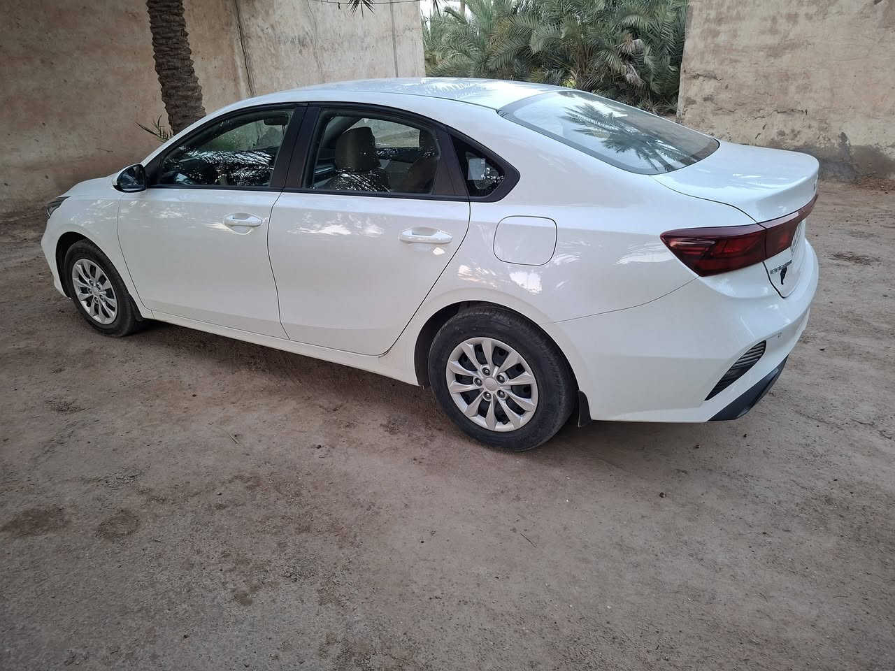 كيا سيراتو ٢٣ للبيع كفالة عامة رقم أربيل دولي بسم شركة تبريد قطعتين مكينة 1600 سعرها ١٧٠ وبيهه مجال اتصال فقط  *********** مكانها ديوانية صلاحية
