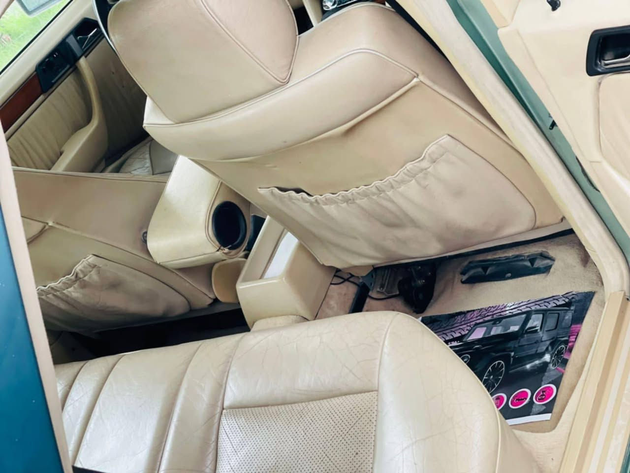 سلام عليكم مرسدس دب
موديل ٩١
سياره اخضر غير محدد مو تجي وتكلي هاي لونين لن مكتوب بسنويه اخضر غير محدد ولااخضر بيه درجات 
محرك فورمتك تو ويل 
سياره نفس الصور 
بيه خيط بخار بدون تنقيص 
فريز عطلان كمبرسر شغال 
سياره كشنات تحكم 
مري تحكم 
Abs
سلايد 
صيدليه الألماني 
كهربائية شغاله كله 
قواعد دبل بلادي 
منظومة زنون 
منظومة بانزين جديده فيتم بم وعنكوبت وشوته 
تخم تاير جديد 
دبل ايرباك 
تجوي كهرباء 
السعر ٦٥وبي مجال وترهم مرواس المكان الأمين الثانيه 
***********
