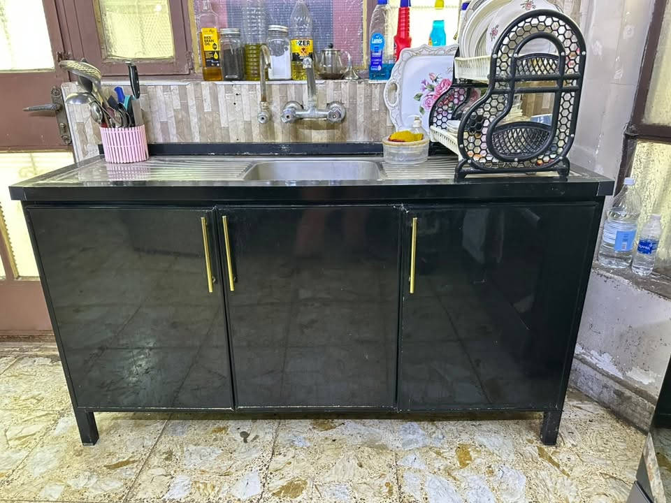 عندي غراض للبيع مستعجل لاجل السفرًجديدة
التخم ٢٠٠ الكاونتر ٢٥٠ الثلاجة ٢٠٠ المبردة ٢٠٠  واتساب ***********
