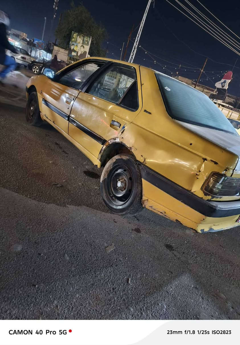 سلام عليكم من رخصت الادمن بيجو 405سياره حلوه بيه تلحيضات مكينه وكير بل كارتون حداديه جديده تبريد شغال تخم تاير باتري جديد دوشمه مصفره هيه وغرامات سياره جاهزه سعر 15وبيه مجال بصيط رقم الهاتف ***********
