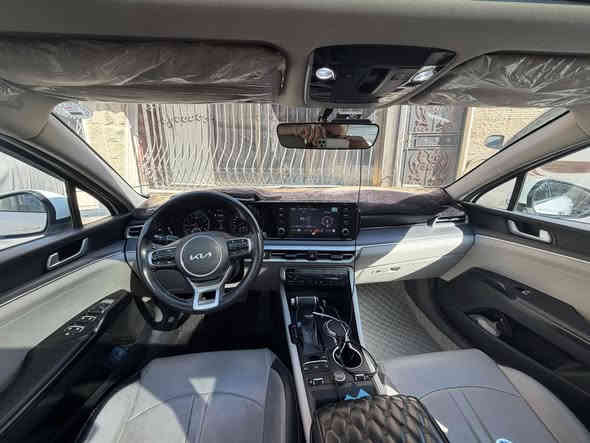 السلام عليكم k5 خليجي للبيع موديل 2022 مواصفات فول 1/1 بصمة وتشغل عن بعد وبانوراما  كشنات جلد كهرباء تدفئة كشنات لايت وبك لايت لد على طول البك لايت شاشة كبيرة تدعم ابل كار بلي 5وضعيات قيادة السيارة بيها طخة خفيفة ومصلحة باب عكس السايق بدون فتح وبدون دواخل السيارة جديدة بمعنى الكلمة ومناقصها اي شي ماشية 77000 أربيل باسم شركة تريد تحويل أو وكالة ماكو مشكلة السعر 212$ وبيها مجال مكاني بغداد/ الدورة للاستفسار ***********
