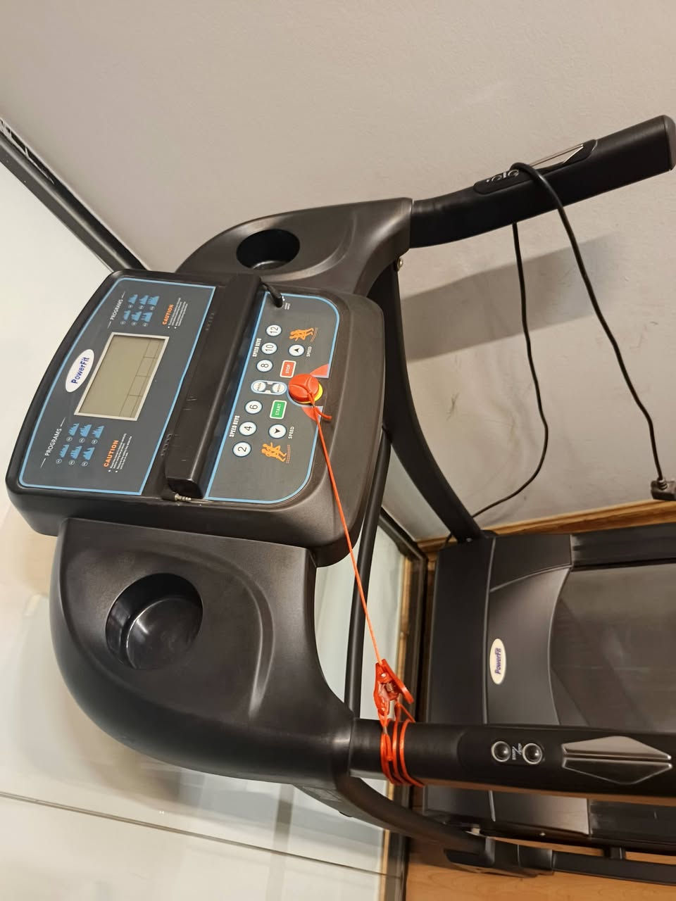 جهاز جري يتحمل وزن ١٣٠ كيلو المكان مجمع الغدير السكني *********** جهاز نضيف كلش أخو الجديد
