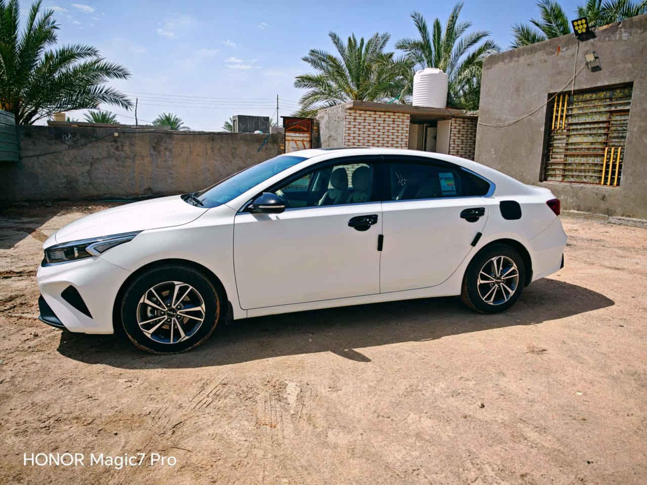 السلام عليكم سيراتو ٢٢ رقم بغداد
تحويل 
محرك ١٦٠٠ جديده وجاهزه من كلشي السونار مرفق 
اعتذر عن المراوس والبيع نقد السعر ١٧٤
 العنوان الخضر ***********
