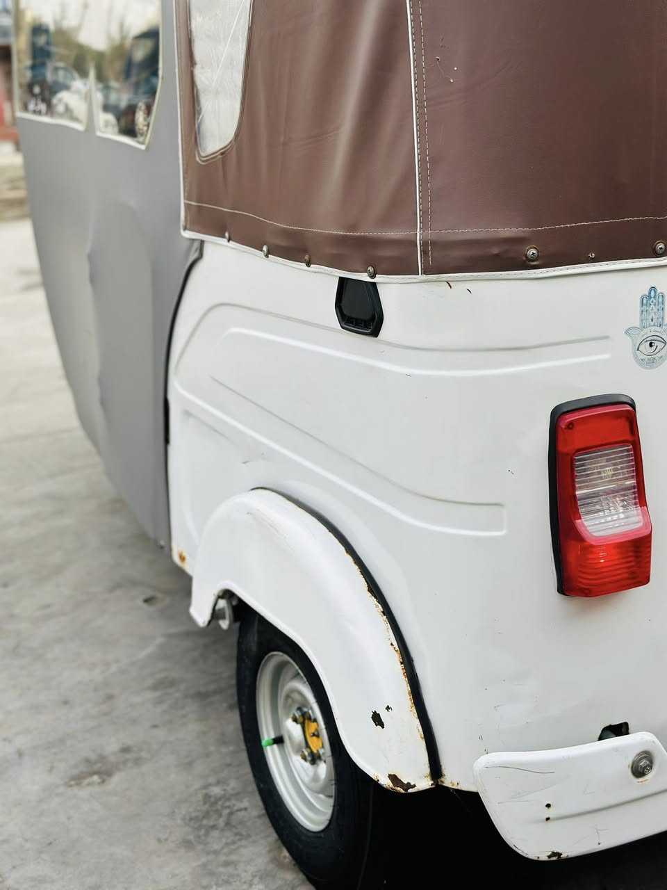 السلام عليكم 
2021 شهر ال 11  

كشر كفاله عدا هاي الطخه اليم السايد بريك 

مكينه كفاله حته من التفيلس 
رقم عربي هزه جديده  سنويه بسمي ابيع عقد مروري 

مكاني البياع 
***********
السعر اتصل وتدلل
