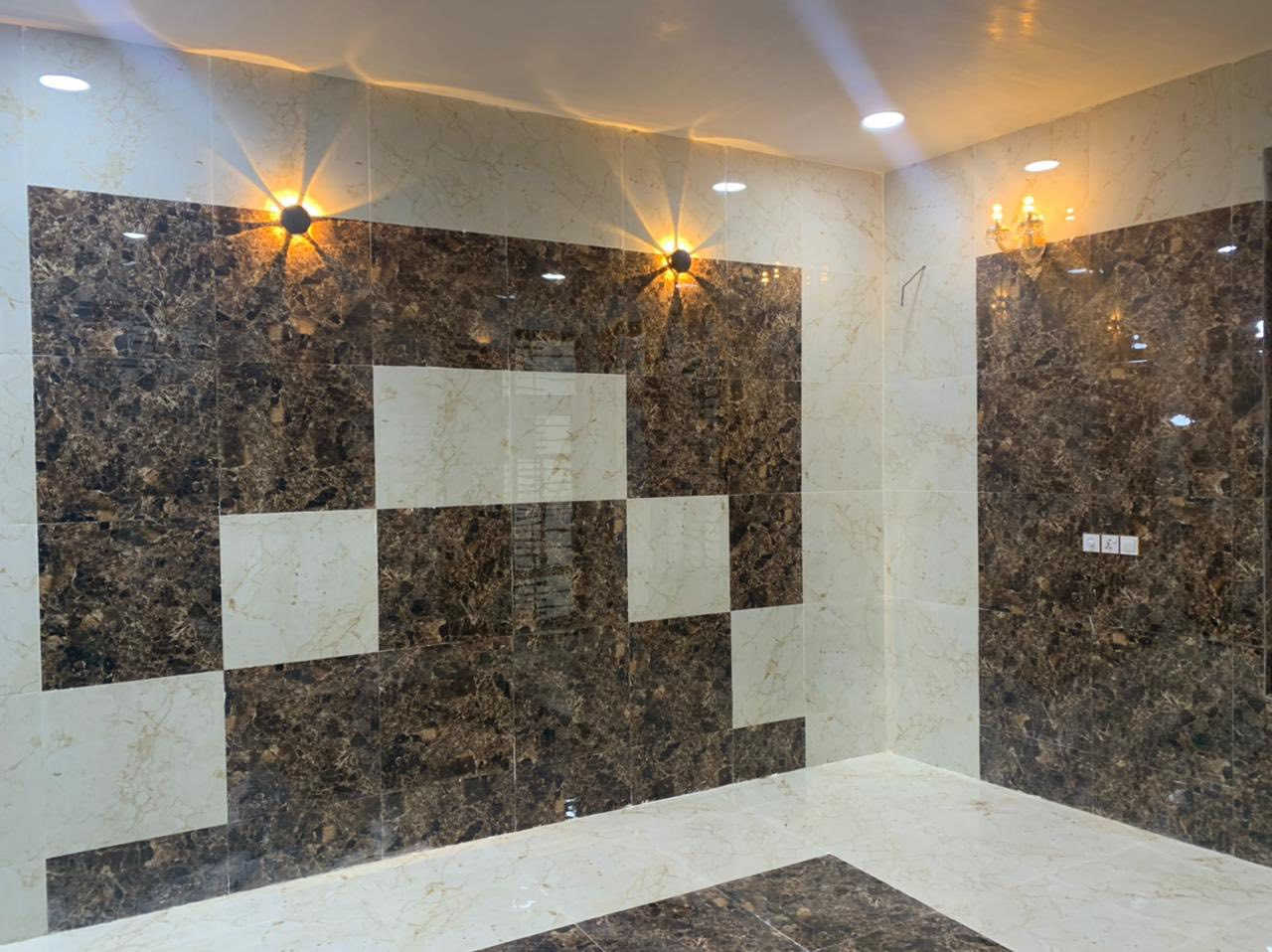 السلام عليكم 
شقه اللأيجار مساحه 100 متر ( بناء حديث) 
تتكون من ( غرفتين نوم وصاله ومطبخ وصحيات ومناور) 
تتكون من كافه الخدمات من ماء وخزانات وسخانات 

المكان/طوريج لشارع العام ام الهوى قرب مجمع دينار 
الاستفسار/ ***********
