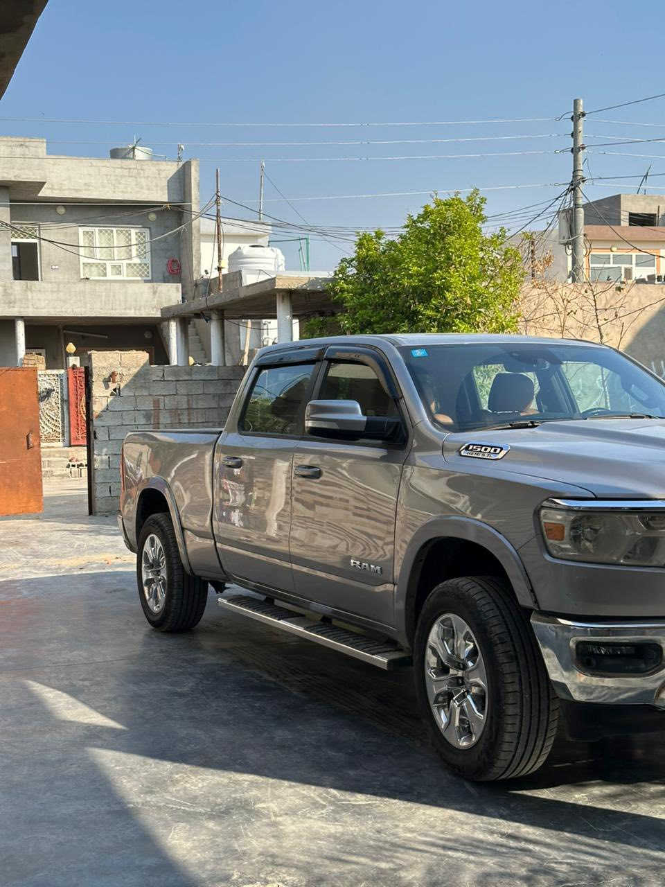 للبيع او المراوس رام ٢٠٢٢ بك هورن رقم دولي بسمنا وارد امريكي حادث خشم البنيد فقط بدون دواخل السيارة جديدة ماشية ٤٠ الف فقط والباقي كفاله عام 
فول مواصفات عدا البنوراما مالت جناي 
مكاني الحلة الشراي بي خير ويدلل 
***********
