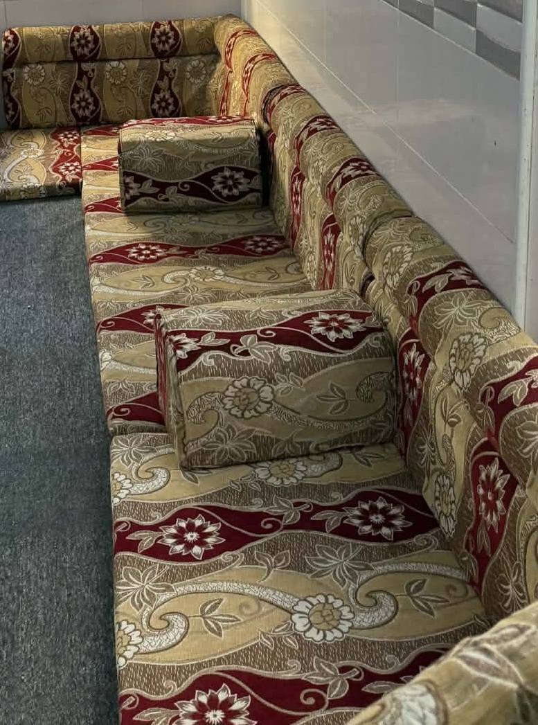 جلسه سعوديه الاصليه حبيبات مضغوطه  وجهين مو وجه واحد 12متر اخت الجديده سعره 195 المكان مجمع الاميرات لاتصال *********** النجف, العراق
