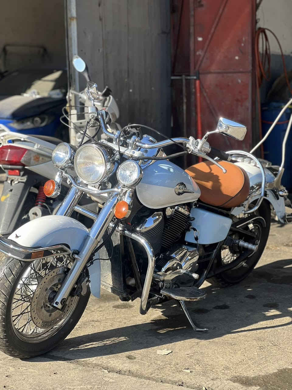 للبيع هارلي شادو ٤٠٠
(مكفوله كفالة عامة )
ستان حساس 
لايت عالي ناص
سطاب بريك 
اشاير 
نكرة بكُل وقت
تانكي نظيف بدون زنجار
عليها اضافة بلوجكترات 
دواسات اكزوز صوته مرتب 
تايرات جدد
نيكل بدون زنجار
الدراجة مناقصه أي شي 
كلشي شغال بيها والدراجه جديدة
سعرها ٢١ وبيها مجال 
مكاني حي الجهاد 
***********
