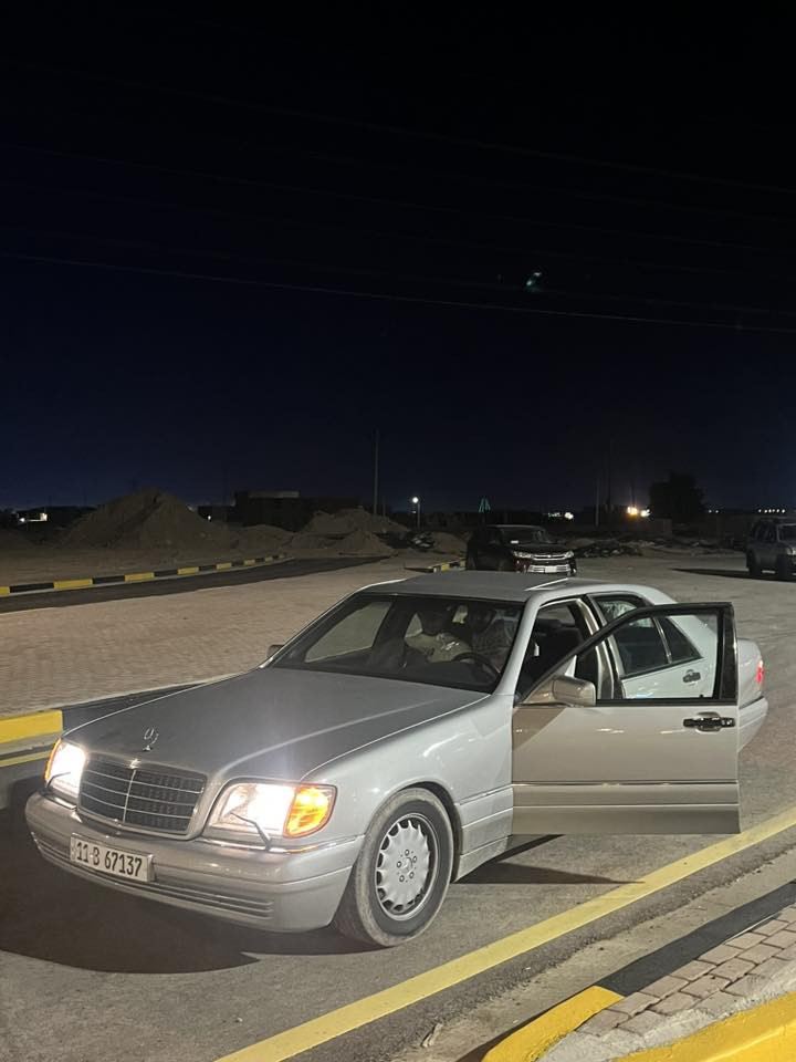 سلام عليكم 
بيع فقط 
مرسيدس W140 شبح 320 موديل 1994 اصل 
رقم بغداد دولي سنويه هزه رقم جديد تحويل مباشر 
محرك 320 خراطيم بلادي كير D4 مكفولات 
حداديه امامي خلفي تخم تاير مكفولات 
كهربائيات تبريد شرط غرفه مخمل نيلي جديده 
دبل أريل خلفي كهربائي شغال  عده جنطه كلها شركه 
ويل سبانه اصلي مرسدس سبير جك كلها شركه 
سلايت مرّي كهرباء سنتر لوك جام كهرباء مسجل سماعات بلادي شركه. ويل سيفونه بلادي 
بيها حادث باب السايق والدوسه مبدلات 
صبغ عام جماليه فقط 
سياره جديده وجاهزه وحلى من الصور ب هواي  مكاني سامراء 
السعر 105 بيها مجال بسيط للشراي 
***********
