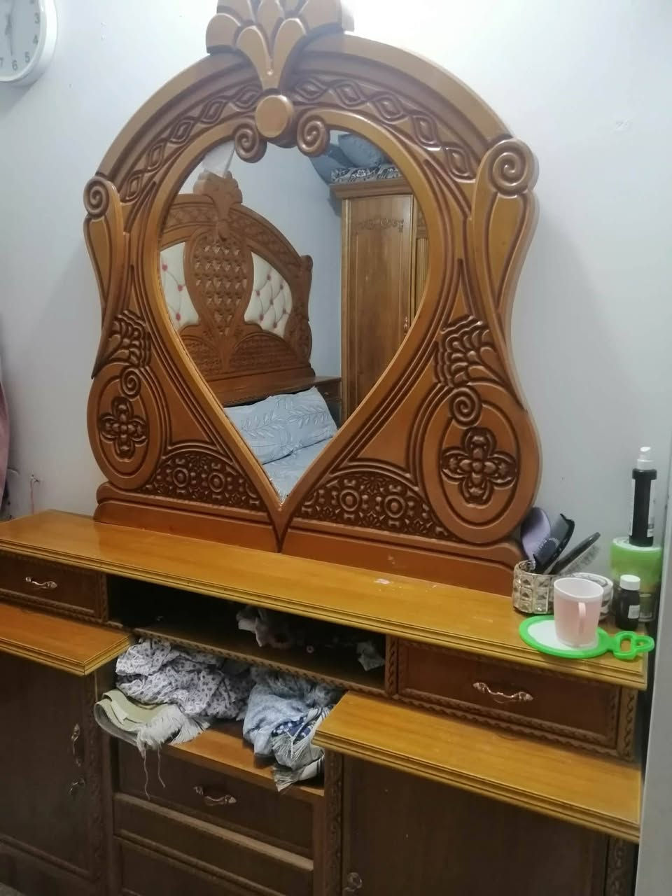 سلام عليكم غرفه اخشاب للبيع نضيفه كلش  تسكام درجه اولى تلث قطع /العنوان/ بابل /القاسم/حي العسكري /السعر 800وبيها مجال رقم الهاتف *********** اتصل وبيك خير ودلل الرقم بي واتساب
