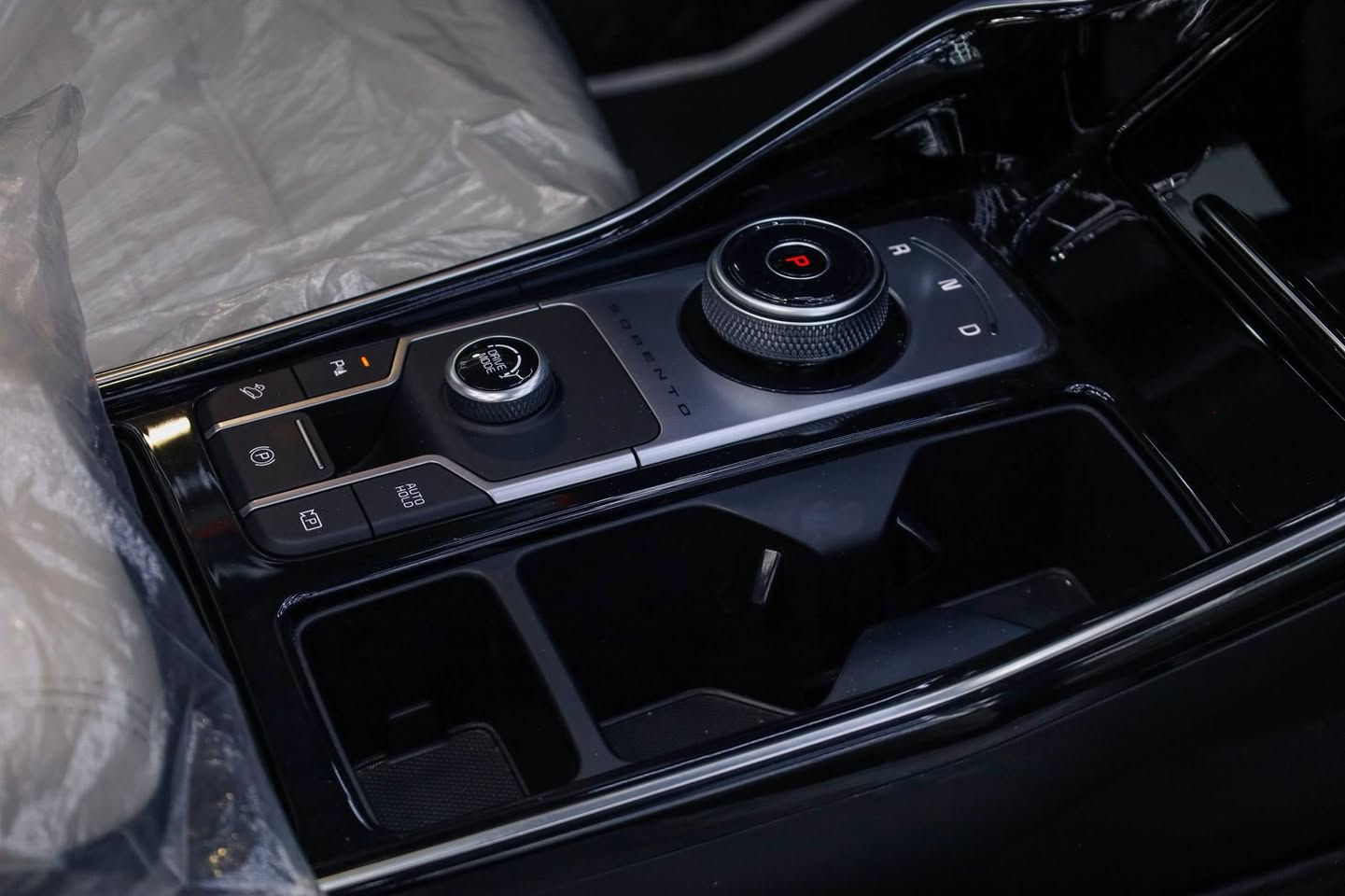 السلام عليكم سورنتو 22 كفاله عامه من الصبغ بيها شويه بارد فقط مغلفه بي بي اف كلها مكاني بغداد سعر 287 
 السياره فول عده 4 كامرات ***********
