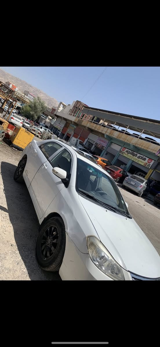 Byd g3 2014
بى واى دى گئر و مةكينة سةنى يابانى بو فروتن .سةيارةكه كامل مواسةفاته هةموو گيانى لةسةر بيلادى ماوتةوه بئ كئشةية گئر و مةكينةى نوئى لة سةره .سةيارةكة 
-سلايت
-بةسمة(4)
-كوشن جلد
-تبريد و هيتةر شةرت
-سوكان فوليوم
-ABS
-لايت عةدةسه و زينون
-لايت AUTO
سةيارةكة بئ سبوغه و دةعم و لئدرانى نيه برين و شاسى هةمو گيانى بة شةرته 
گئر و مةكينةى سةنى يابانى لةسةره سةرف و نفخ بة شةرت و هةمو كارةبايات و گيانى مةزبوته و كئشئ كى زور خوشى هةية مالى لئخورينه
-سةيارةكة سةنةوى بلاستيكه و رةقةم اسليه وةسلى غرامه و باكانةى لة گةلدايه غرامةى هيجى لة سةرنيه بة شةرته هةروةها بة شةرتى برين و قولپين دزى و دةيندارى هةمو شتى بة شةرته

-نرخى 43$ و مةجال
***********
