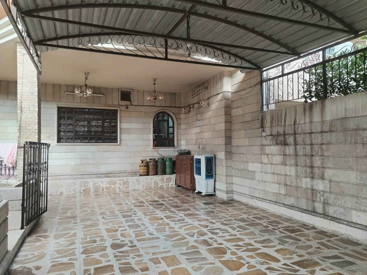 🔴 دار للبيع 🏘🔑🔑FOR SALE 

🔴الموقع👀حي الاعلام خلف مول ستي استنطبول

🔴 ملك صرف طابو الزهور

🔴مساحة الدار ( 414 ) متر

🔴الواجهة (18.5)

🔴 طابقين بناء محدث 2018

🔴الطابق الأول يتكون من 3 غرف نوم وهول واستقبال ومطبخ حار وبارد وصحيات داخلية وخارجية مع ثلاث مناور وحديقة وكراج. 

 🔴 الطابق الثاني يتكون من 4 غرف نوم وهول وصحيات وبلكونه كبيرة

🔴للأستفسار عن عروضنا العقارية المتميزة وأسعارها ⤵️مراجعة

          🎖تاج الملوك للعقار🎖
     

🔴العراق↔️الموصل↔️ حي الاخاء سايدين كنيسة تايتنك مقابل البسة الأصدقاء أو ألتواصل معنآ ⤵️على الارقام
☎️(***********) ابو حسن
☎️(***********) ابو حسن
☎️(***********) ابو عماد 
☎️(***********) ابو عماد
