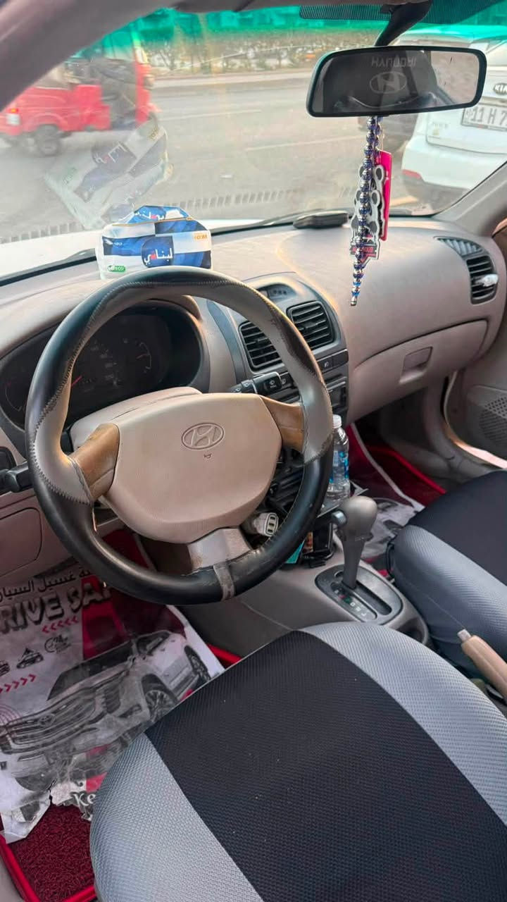 هونداي فيرنا موديل 11  رقم بغداد مميز اربع ارقام كير اوتماتيك سياره خير من الله كامله كير مكينه تبريد بدون صبغ فقط بوراد اماكن بسيطه السعر 73بيه مجال بسيط 
مكان السياره بغداد جميله ***********
