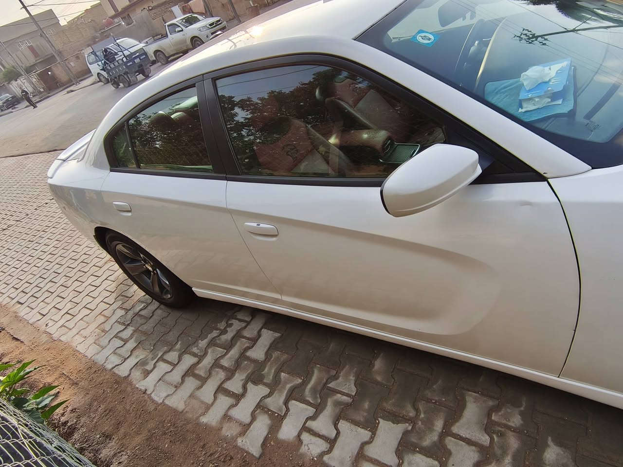 السلام عليكم
جارجر موديل 2015 اصل 
داخله كلين حادث بلعراق جاملغ وبنيد 
والباقي كفاله 
باسمي رقم بغداد مشروع وطني 
مكاني كوت ***********
سعرها ب 170 وبيه مجال
