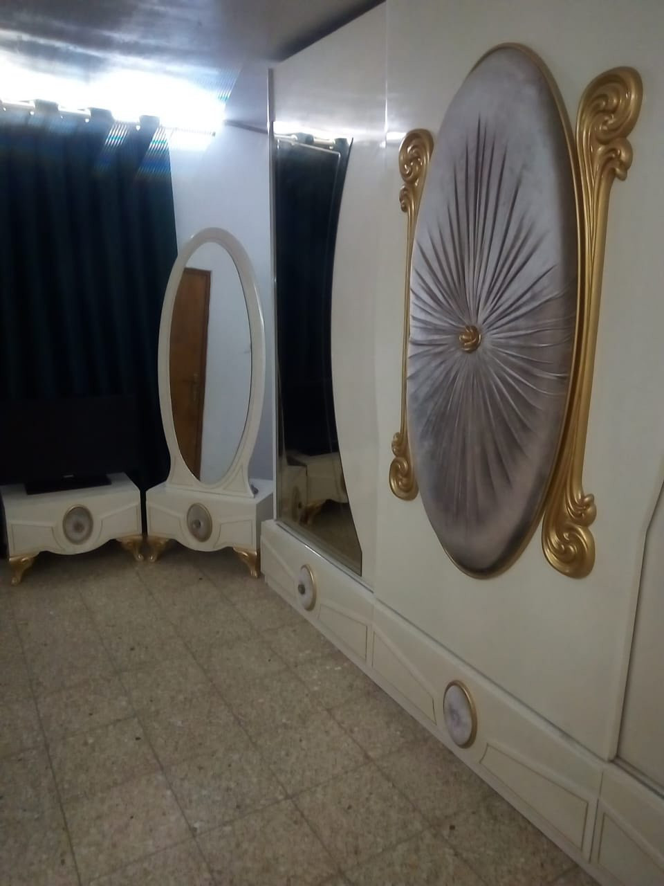 غرفه نوم تركي التاج والقاعده موجود لكن بدون صوميا وغراضها كامله مابيها اي اضرار السعر 450 الف عنوان البياع شرطه رابعه


**إذا كنت صاحب هذا الإعلان وتريد حذفه لأي سبب، رجاءا أرسل رسالة إلى الدعم الفني**