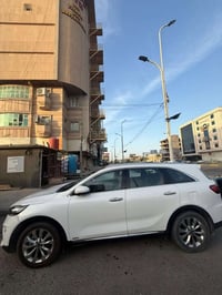 سورنتو 6 سلندر خليجي 2019  السيارة كاملة ماشية 77 الف  فول مواصفات بنو...