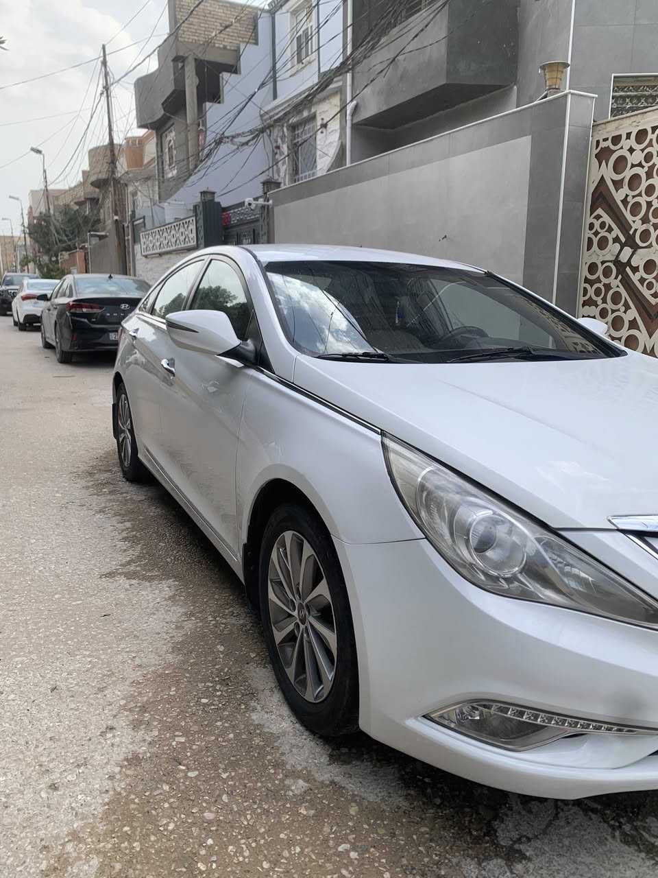 السلام عليكم سوناتا ١٣ شكل الـ ١٤ البنيد مبدل ومصبوغ وباب السائق بيها بارد المحرك قبل ١٠ ايام مجفته جديد ماشيه ١٩٦ الف  
السعر ١٣٥ وبيها مجال 
للأستفسار وتساب او الاتصال 
***********
