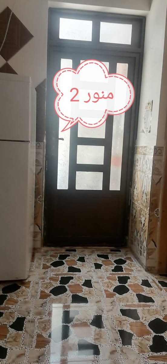 📍تسلسل: 1203
📍 الموقع: الصقلاوية – حي الشهداء الثانية.
🔄 خيار البديل: يرهم مراوس مع بيت في الفلوجة.
 المساحة: 125 م
 الواجهة: 6.25 م
 النزال: 20 م
 عرض الشارع: 10 متر (شارع نافذ ومباشر على شارع 20 متر رئيسي).
🏗️ مواصفات البناء:
 نوع البناء: طابوق بالكامل (ما عدا البيتونة بلوك).
 يتكون من:
 🛌 غرفة نوم.
 🛋️ صالة مريحة.
 🪵 مجلس استقبال.
 🍳 مطبخ.
 ☀️ مناور عدد (2) لتهوية وإنارة ممتازة.
 🚿 مجموعات صحية متكاملة.
 نوع الملك: طابو صرف، سند جاهز باسم شخص واحد 
 موقع خدمي وقريب جداً من المجمع التعليمي (مدارس ابتدائية، متوسطة، وثانوية).
 
🔷سعر البيع : 68 مليون دينار مع المجال

🟢مكتب دجلة الهندسي للعقارات حي الجولان قرب صناعة الجولان للسيارات مجاور سوبر ماركت الهلال
للاستفسار  الاتصال
‏‭***********‬
‏‭+٩٦٤ ٧٨٢ ٩١٧ ٤٧٠٨
