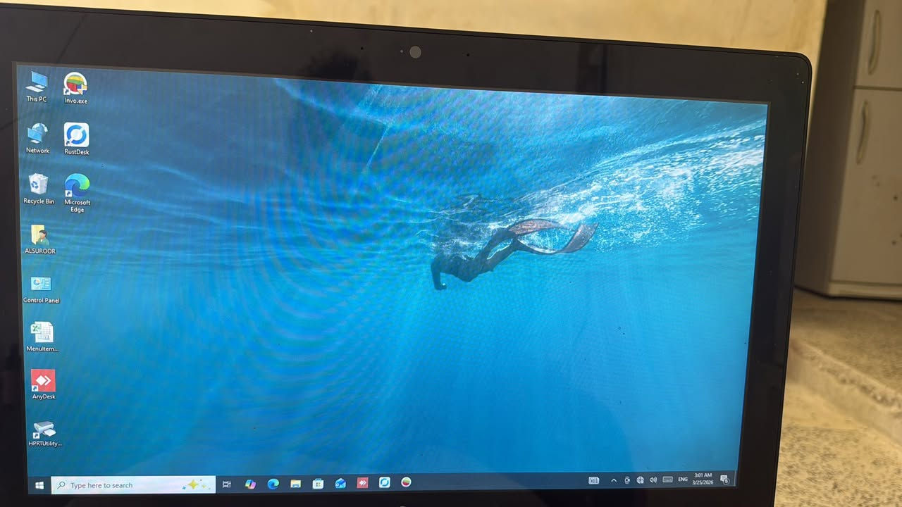 السلام عليكم كاشير كامل البيع الموصفات الشاشه كما موضح بالصورة طابعتين حراريه جرار اوتماتيك يو بي اس نظام سبيدو خاص بالمطاعم الكاشير مشتغل 20 يوم فقط للاستفسار  ***********
