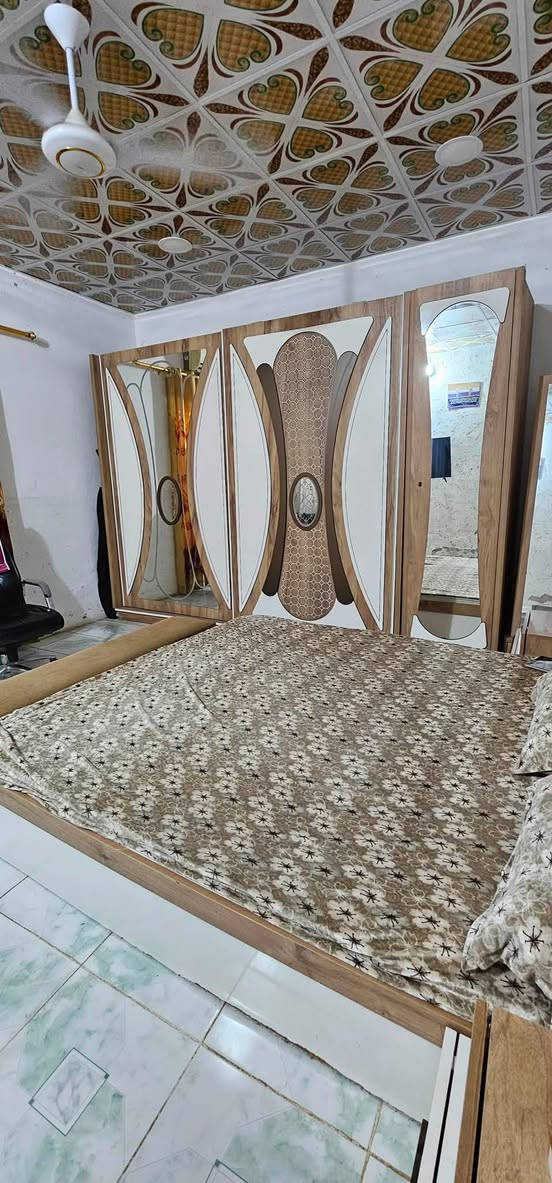 غرفه نوم تركي 10 قطع 
مشترينها ب 2 ونص 
هسه السعر 750 و بي مجال 
دلي عباس شارع شروين مقابل دكتور قيس
***********

