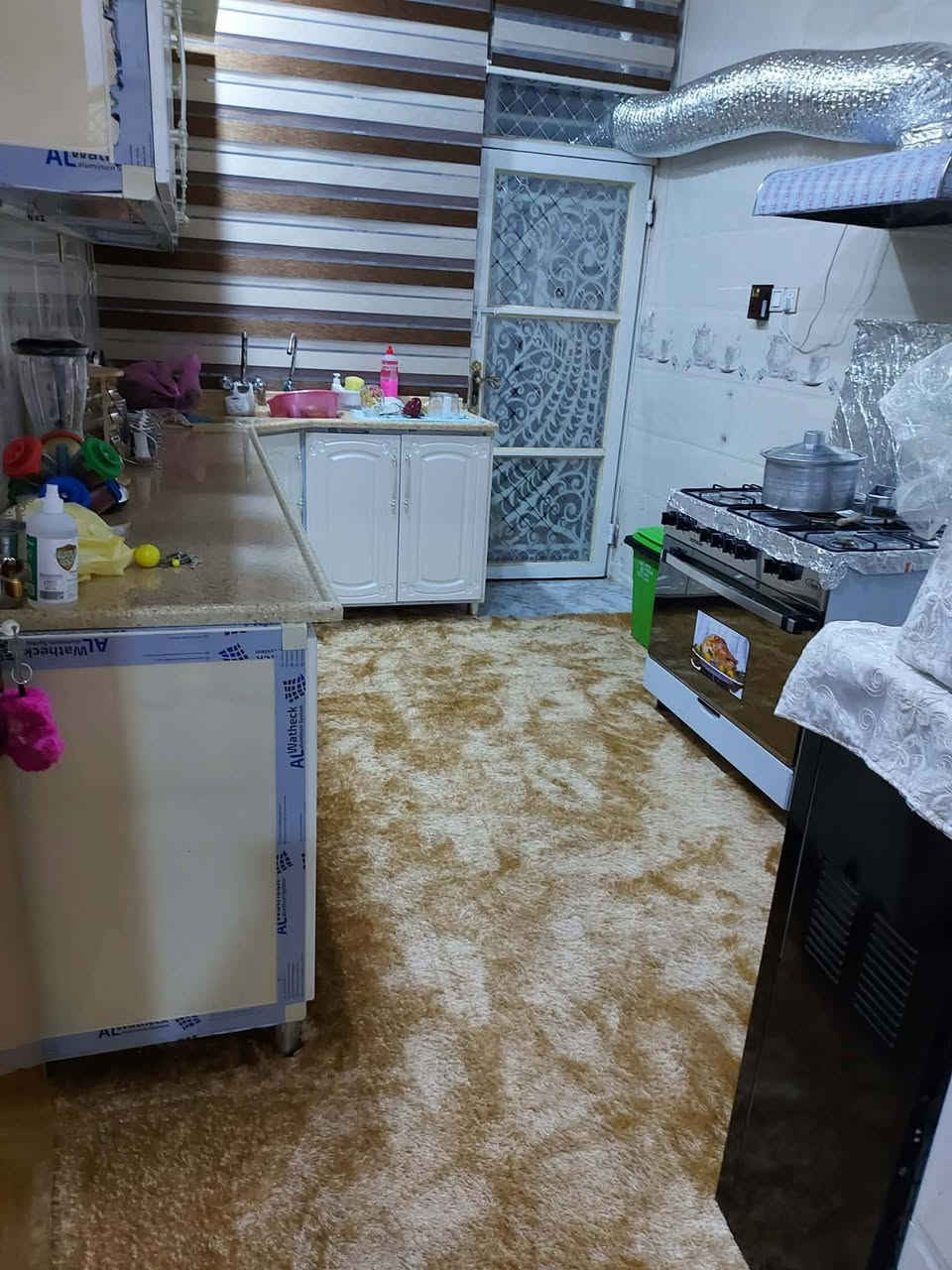 بيت للبيع
مساحه ١٢٠ 
غرفه سويت بيها حمام+صاله+استقبال +مطبخ+حمام خارجي  
العنوان شارع المطار الجديد قرب اسواق ريحانه
السعر ٦٠ مليون 
طابو زراعي
تحويل محكمه سند ٢٥ مشمول بالتطويب 
بناء درجه اولى بورسلين
للاستفسار الاتصال على الرقم ***********
