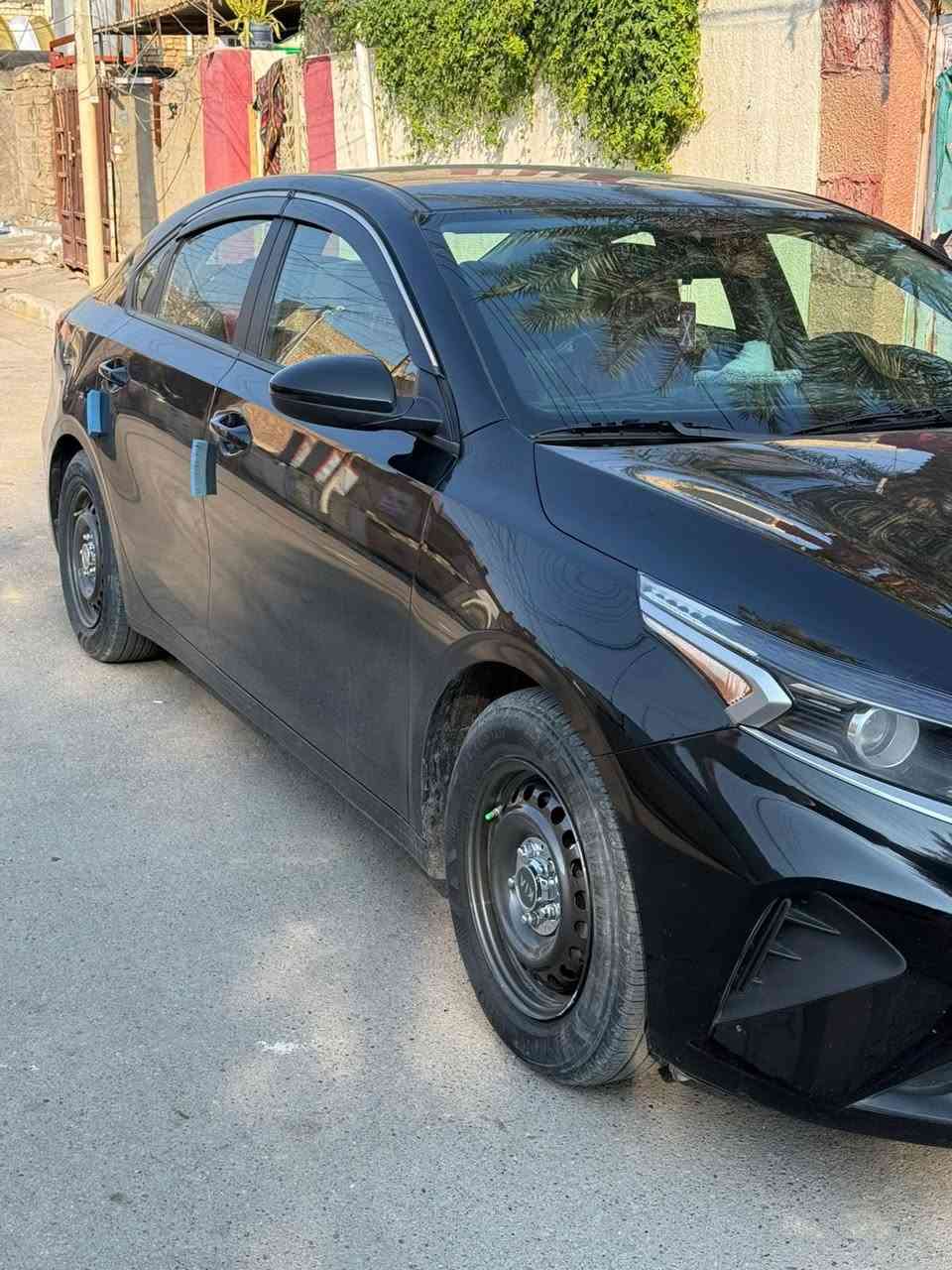 كيا فورتي موديل 2024 عداد المسافة 28 الف  ميل  هزه وفحص وترقيم جديد رقم اربيل 
تحويل مباشر 
محور منضومة غاز بعدها بالضمان 
  جاملغ الخلفي والباب مبدل من امريكا 
وطخة بالدعامية الامامية فقط 
تبريد وراديترات مروحه تبريد كلهن بلاديات بوضع الشركه - البراكيت الامامي بلادي
نص مواصفات
دوشمةً عام جلد اصلي 
محرك 2000 دوش
شاشة ايباد تدعم كار بلي
كامرا خلفيه دوارة 
رادار امامي - جانبي
مانع تصادم - تحديد مسار قيادة آليه  
كروز سرعه  وتحكم استيرن جهتين
شاشة اعطال بدشبول 
انظمة قيادة 3 
وباقي المواصفات معروفه
للتواصل واتساب او الاتصال عالرقم
***********
مكاني بغداد الحسينية مال راشدية
