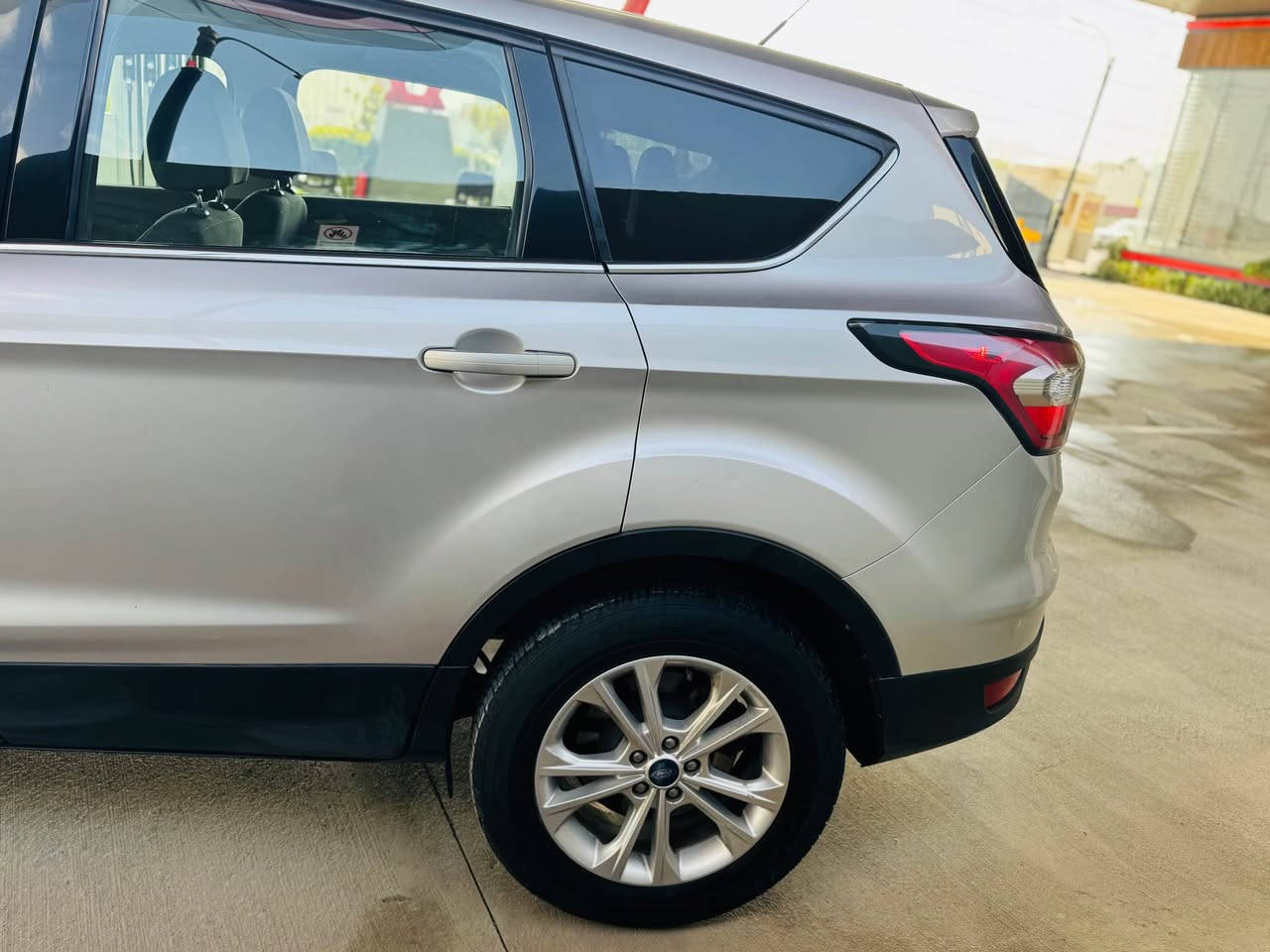 فۆرد ئیسکەیپ ٢٠١٧
پارچەیەک و پەڵەیە بێ ناوگرتن 
بێساردو شوخت بێ ئەیرباگ 
مەکینە ١٥ توربۆ 
سەیارەیەکی زۆر جوان و بێ مەسرەف 
مواسەفات se
٨٦$ گەڵا و مەجال
سەیارەی ماڵ خۆمانە
*********** واتساپ السليمانية, العراق
