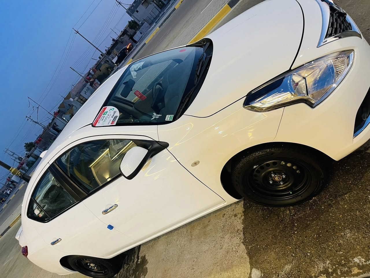 السلام عليكم للبيع نيسان سني ٢٠٢٥ أم البليته الزركه أم الضمان الشكل الجديد شباك النحله الشاشه لكزز  السيارة  ماشيه ٩٠٠٠المكان السياره  البصره  الرقم الهاتف ***********
