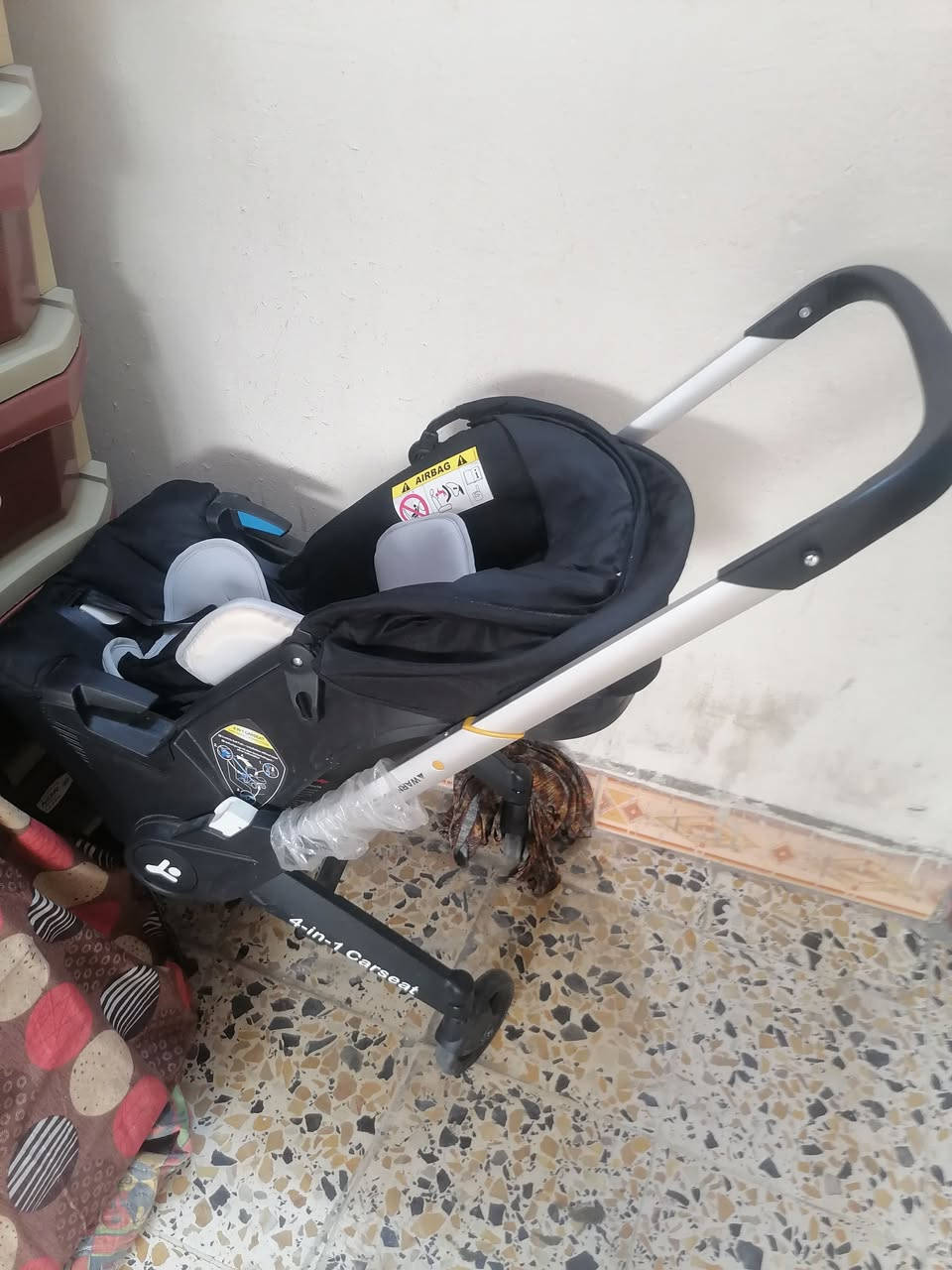 عربانة طفل 4 في 1 تصير عربانة وتصير كرسي هزاز وكرسي سيارة وكرسي طفل السعر 70 الف ***********

