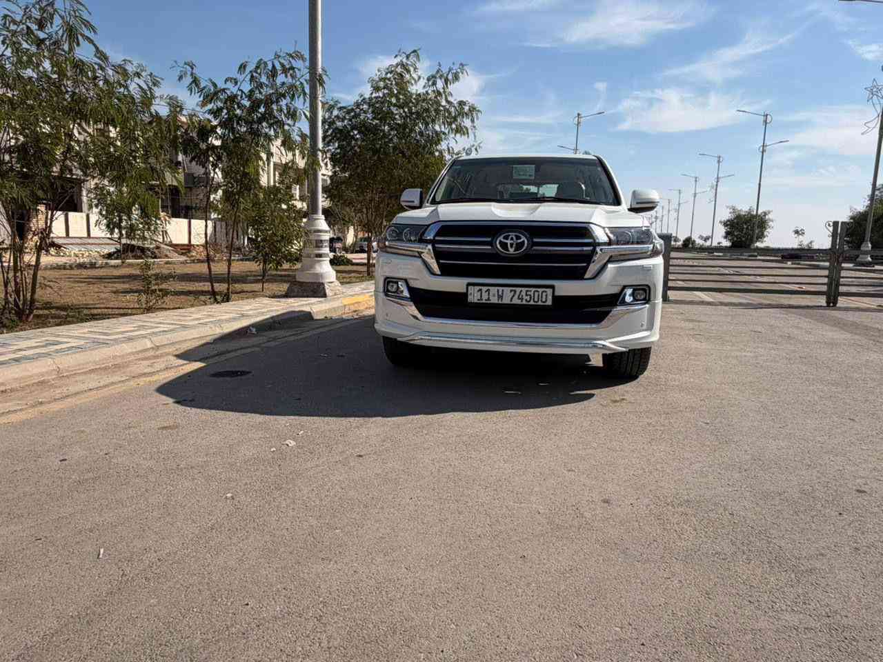 السلام عليكم لاندكروز موديل ٢٠٢٠ ساز الباب الأول رقم بغداد باسمي مكفوله كفاله عامه من كلشي ماشيه ٧٩ حقيقي السياره بالكوت مركز المدينه السعر المطلوب ٥٨$ الف ***********
