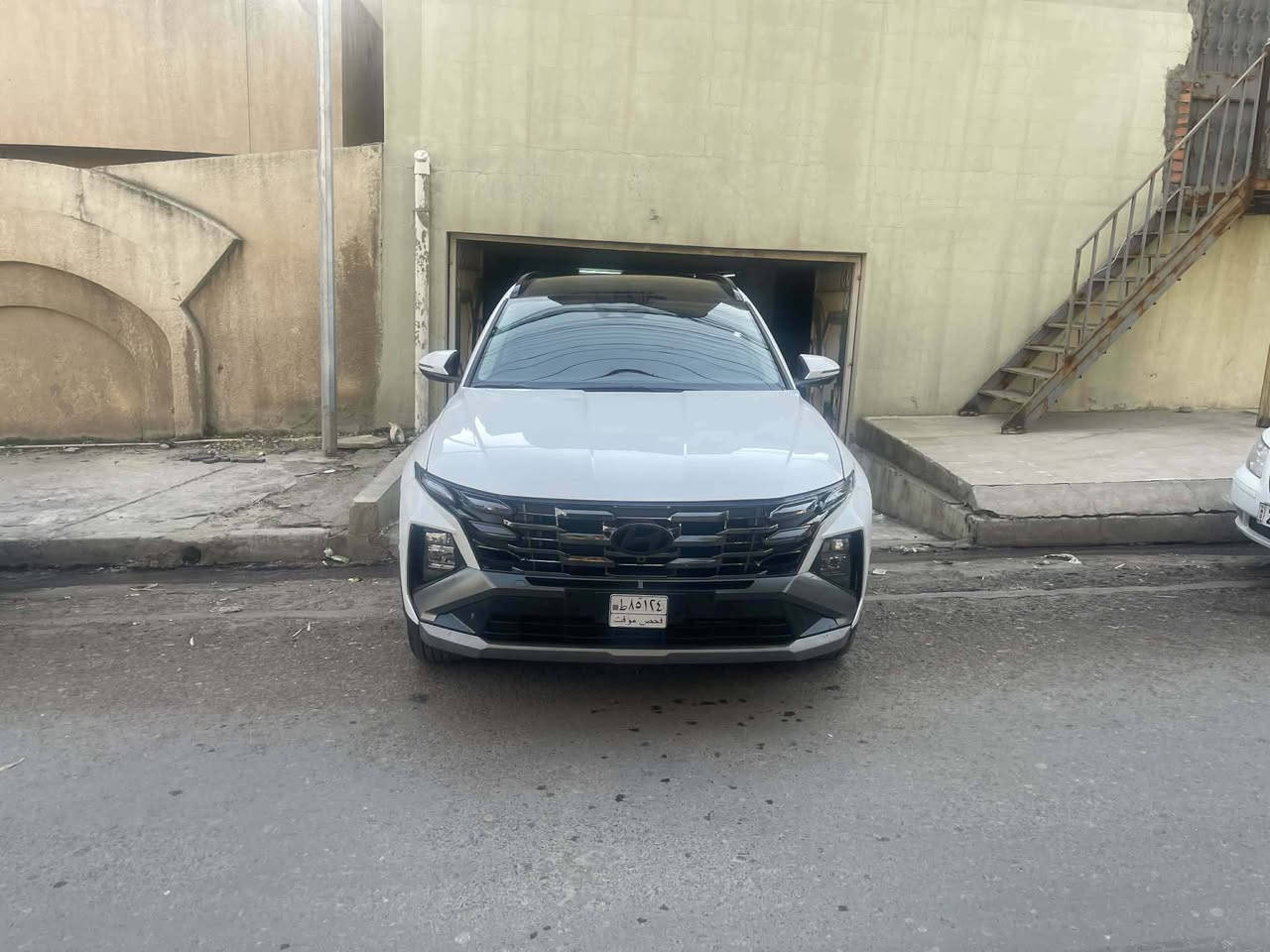 هیوندای تكسون 2025 شكل جديد وارد أمريكي هايبرد
اللون ابيض 
سعر : 245 ورقة   
عداد المسافه : 4400 ميل 
حجم المحرك :1.6 توربو  (4.سلندر )
السياره بچم كبس ✅
ملاحظه : چاملغ الخلفي ربع صبغ بدون نقطه دواخل100% 

مواصفات
كيج الكــــتروني واحد شاشه 🖥️
سقف بانوراما
انــــارة دشبول
بصمة ابواب
بصمة تشغيل 
تشغيل عن بعد (𝐑𝐄𝐌𝐎𝐓𝐄 𝐒𝐓𝐀𝐑𝐓)
شاحن هاتف لاسلكي
شاشة دشبول ديجيتال 
شفتات استيرن
هاند بريك بصمة
اوتو بارك (𝐀𝐔𝐓𝐎 𝐏𝐀𝐑𝐊)
اوتو هولد (𝐀𝐔𝐓𝐎 𝐇𝐎𝐋𝐃)
اوتو ستارت (𝐀𝐔𝐓𝐎 𝐒𝐓𝐀𝐑𝐓)
اوتو ستوب (𝐀𝐔𝐓𝐎 𝐒𝐓𝐎𝐏)
رادار 360
رادار امامي (تحديد مسار)
رادار جانبي  (نقاط عمياء)
رادار خلفي (التحذير من الاصطدام)
حساسات 360
حساسات امامي
حساسات جانبي 
حساسات خلفي
نظام (𝐒𝐌𝐀𝐑𝐓)
نظام (𝐒𝐏𝐎𝐑𝐓)
نظام (𝐂𝐎𝐌𝐅𝐎𝐑)
نطام (𝐄𝐂𝐎)
نظام(𝐒𝐍𝐎𝐖)  
كشنات جلد
كشنات هيتر  امامي 
تحكمات استيرن
تبريد لمس
تبريد مركزي 
صندوق شفط كهربائي 
لايتات (𝐋𝐄𝐃) لید عدسة زينون 
بكلايتات (𝐋𝐄𝐃) لید
 ويل كروم 
تفاصيل اكثر الاتصال ***********
رقم الشاصي KM8JCDD17SU295157
