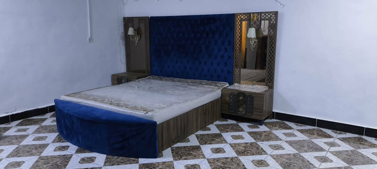 غرفه اخشاب جديده  ٦٥٠  وبيها مجال ***********
